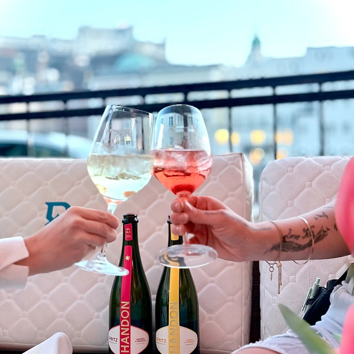 ☀️ NEW FLAVORS ☀️
Die neuen Chandon Spritz sind da &ndash; und wir starten morgen mit Daydrinking in der Watzmann Outdoorlounge 🍹
FR ab 14h
SA ab 13h
SO ab 13h
Sonne, Spritz &amp; gute Vibes 🥂
#chandonspritz #spritzseason #daydrinking #watzmann #ou