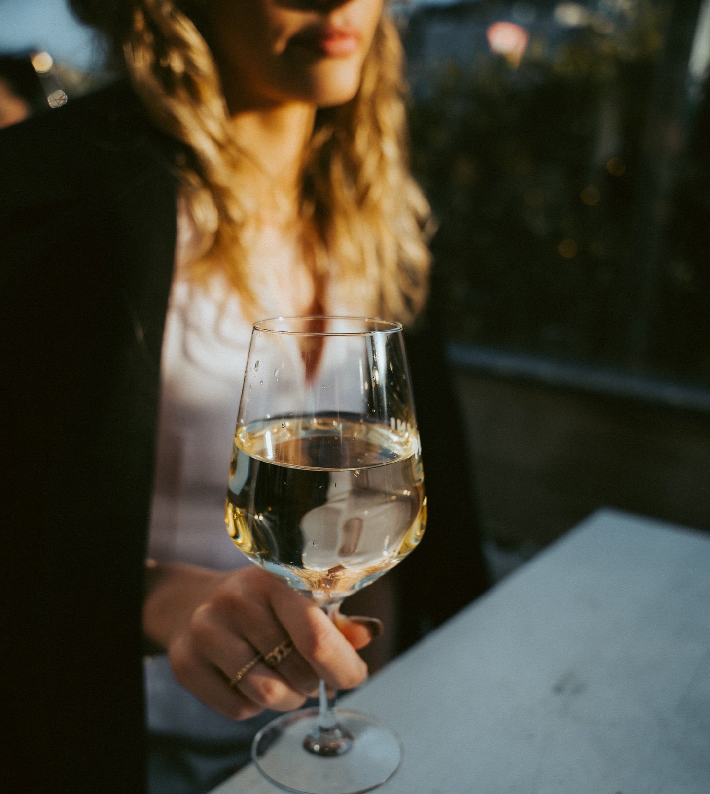 Weekend loading&hellip; 🌴
Can you feel it already?
Outdoor lounge, wine &amp; signature cocktails waiting for you 🍸🍷
Watzmann vibes all week long.

#salzburg #cocktailbarsalzburg #salzburgcity #afterwork #summerlounge