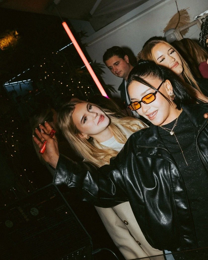 FUNNY WEDNESDAY 2night 🚀 

SIGNATURE COCKTAIL HAPPY HOUR | SHOTS 1+1 | BOTTLE SPECIALS