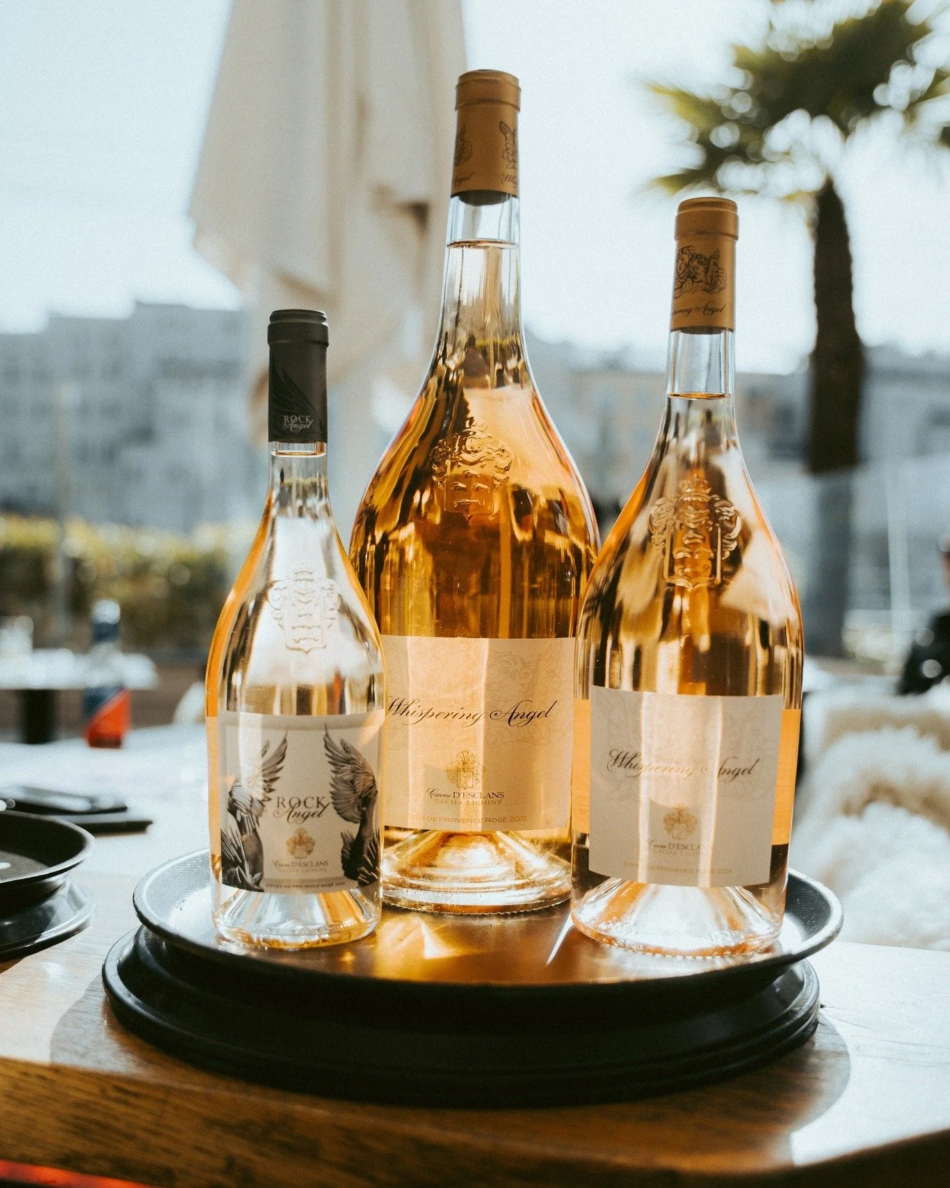 Das perfekte Trio in der Watzmann Summer Bay. 👌🏻

#watzmann #watzmannsalzburg #signaturecocktails #wine #summerbay