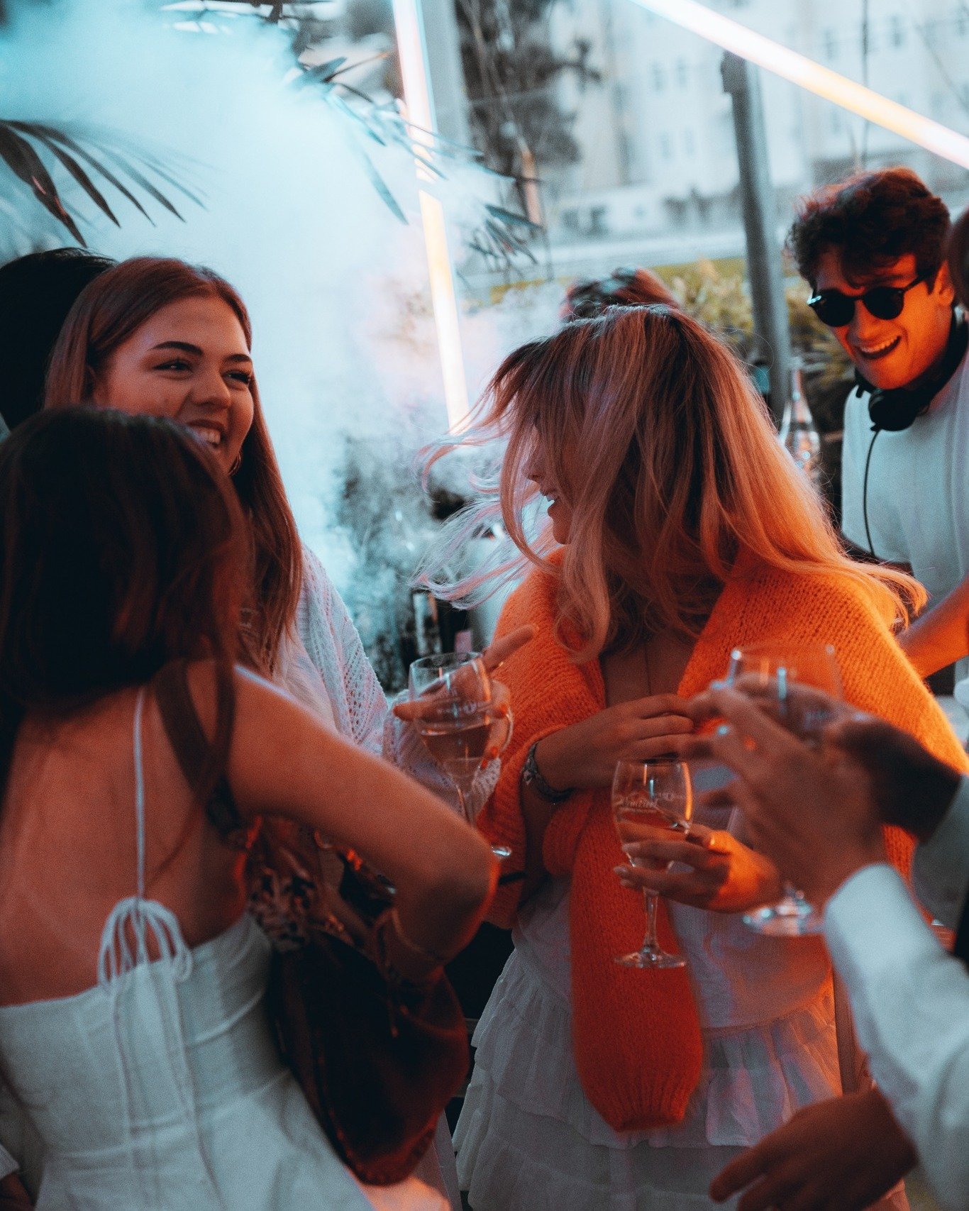 Funny Wednesday - Das Original nur in der Watz Summer Bay. 😉

COCKTAIL HAPPY HOUR | SHOTS 1+1 | BOTTLE SPECIALS

#watzmann #signaturecocktails #daydrinking #signaturedrinks #essen