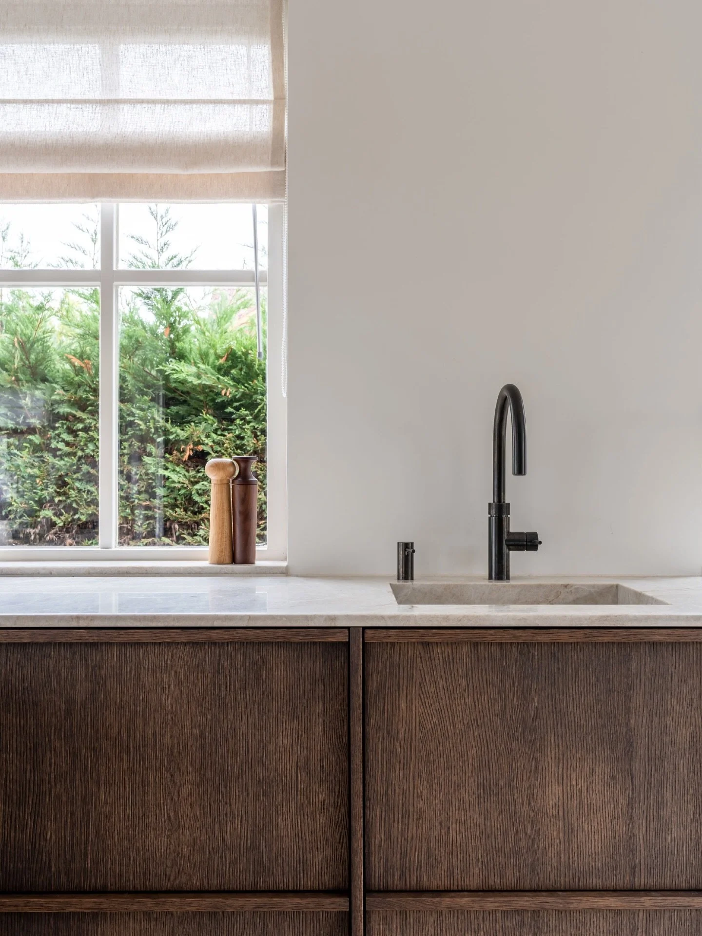 Good photography is not a nice extra. It sets the tone before you say anything.

Strong images show your level. They show your taste, your quality and the feeling of your brand.

People decide fast. One photo can pull someone in or push them away.
If