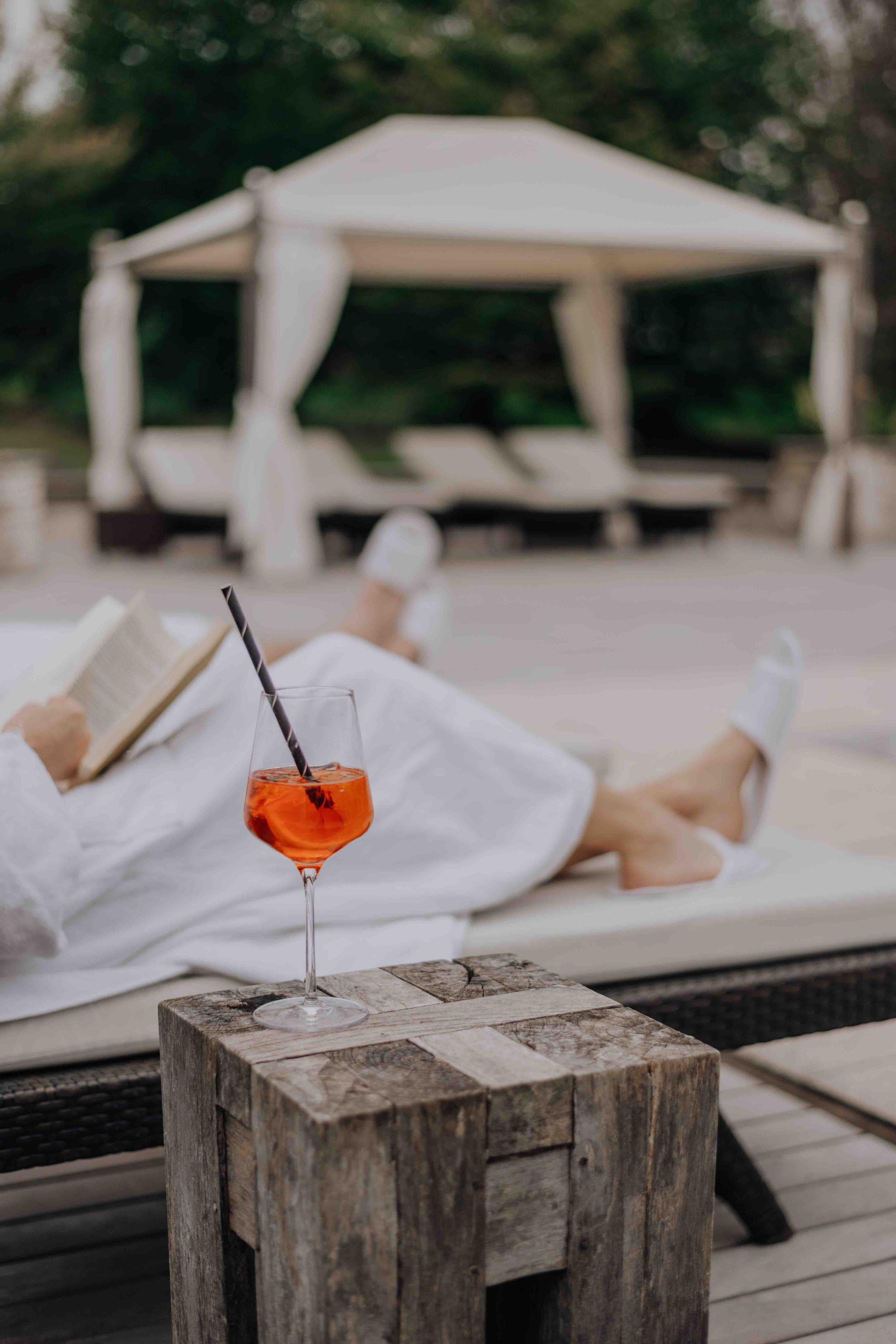 Gut Weissenhof_Hotel_Pool_Aperol.jpeg