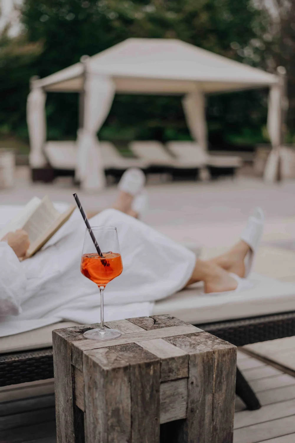 Gut Weissenhof_Hotel_Pool_Aperol.jpeg