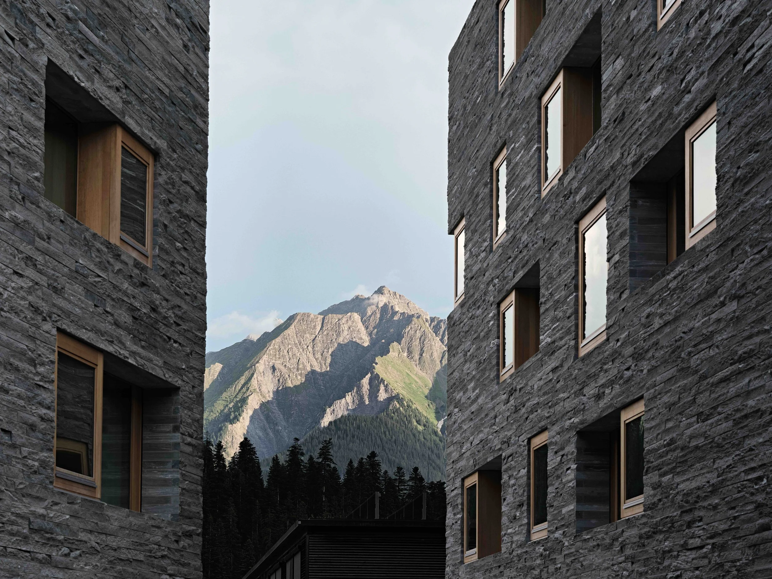 ROCKS RESORT