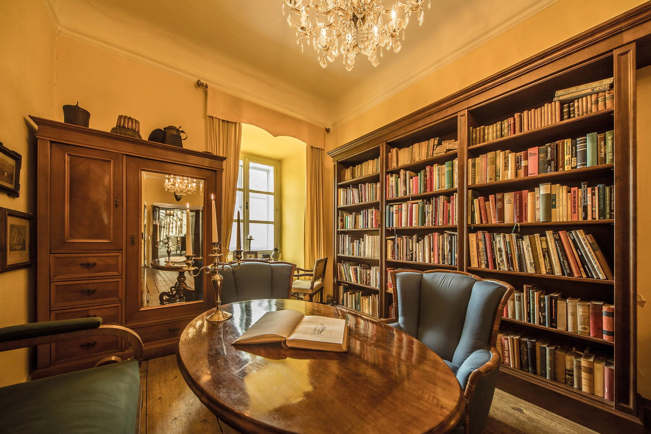 Schloss_Bibliothek_2.jpg