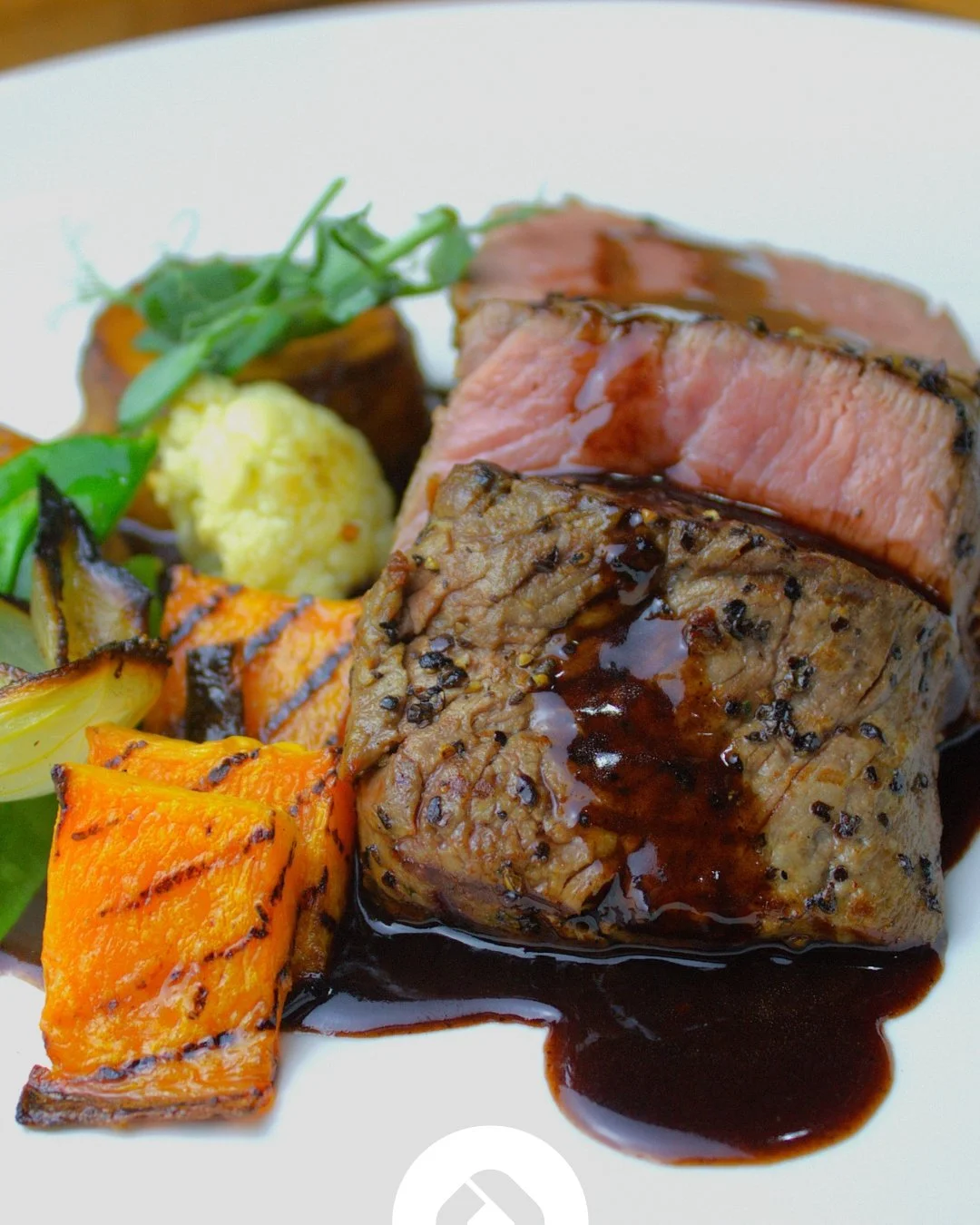 The main event, literally. 🥩
Juicy, refined, and plated to impress - this fillet means business (and celebration).

✨ Perfect for boardrooms and year-end dancefloors.

#OnsideEvents #RefinedCelebrations #YearEndDoneRight