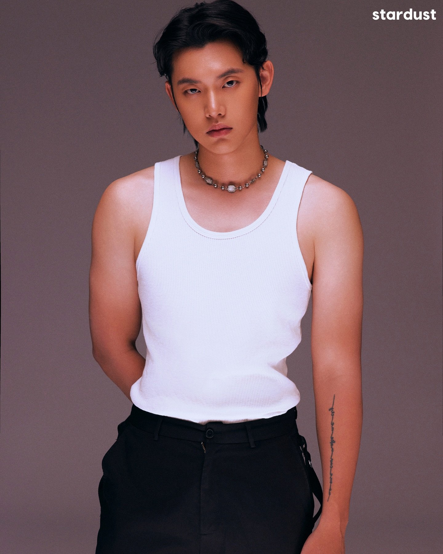 Bathed in soft grey with a hint of Y2K warmth, this pared-back series recalls the quiet tension of early-era castings and campaign tests. With clean lines and deliberate attitude, Kisoo delivers equal parts off-duty ease and on-camera control. Test S