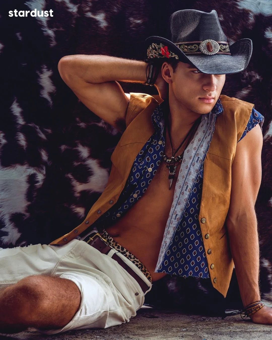 One of these days these boots are gonna walk all over you. A high-fashion take on cowboy mythology, blending rawhide, restraint, and rebellion through structured leather and worn Americana.

Link in bio for the full editorial. 

Photographer @_andreg