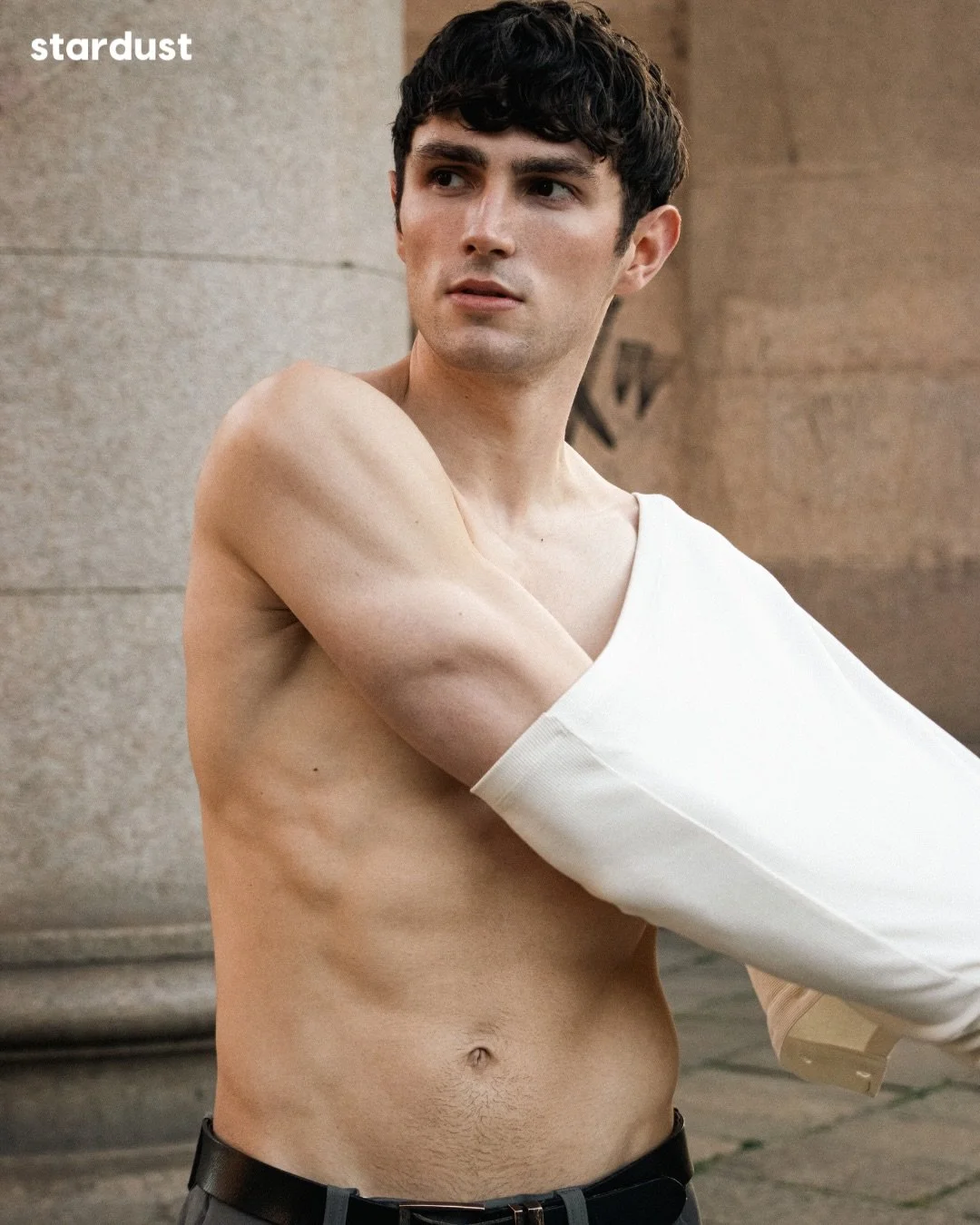 Set against sunlit streets, textured architecture, and pockets of greenery, A Change of Scenery follows 21-year-old Jake Maskell through an outdoor editorial shaped by movement and everyday ease. 

Based in Oxfordshire, England, Jake is a club-level 