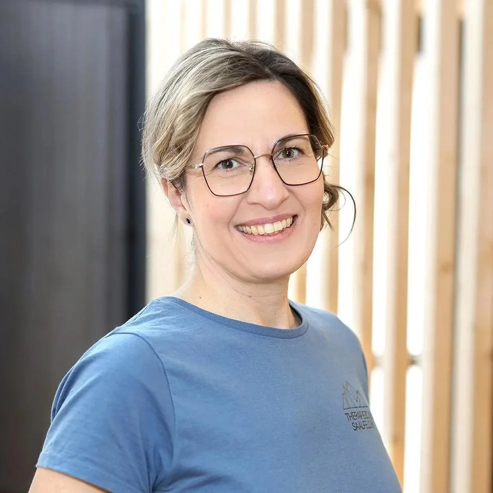 Astrid Maier, unsere Ergotherapeutin mit Schwerpunkt Handtherapie, Orthop&auml;die und Neurologie. Sie begleitet Patient:innen mit viel Fachwissen &amp; Feingef&uuml;hl.
Eine Therapeutin, bei der man sich gut aufgehoben f&uuml;hlt!🤍