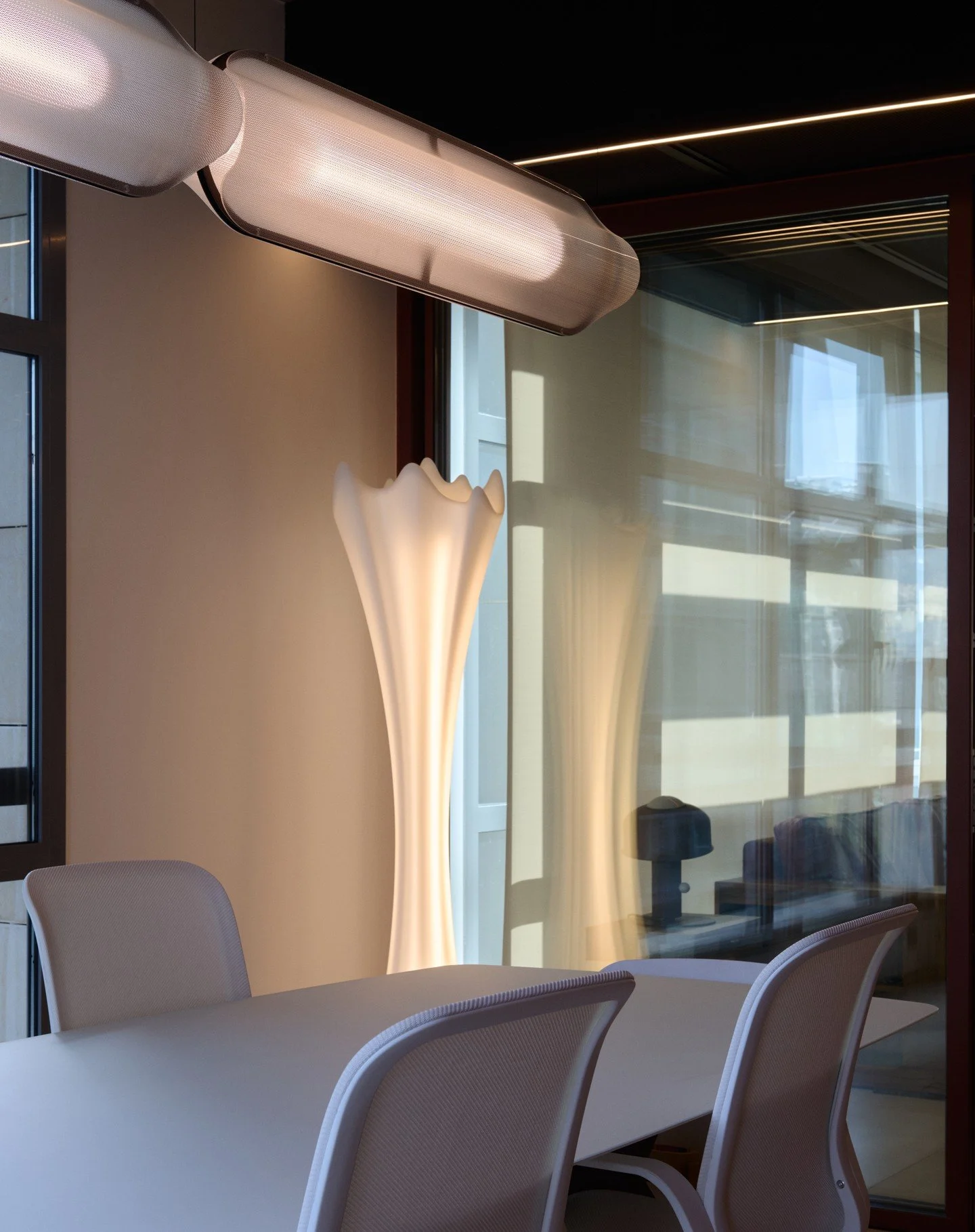 Project Name: AEZ Office
Location: Beirut, Lebanon
Lighting Design: Black Box
📸: Bahaa Ghoussainy

#LightingDesign #InteriorLighting #LightingIdeas #LightingInspiration #HomeLighting #LightingTrends #LightingSolutions #LightingDecor #ModernLighting 