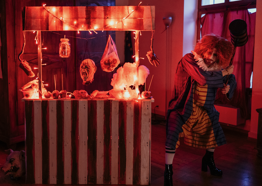 Animation de sur mesure dans le thème d'Halloween avec décoration thématique © David Boraley