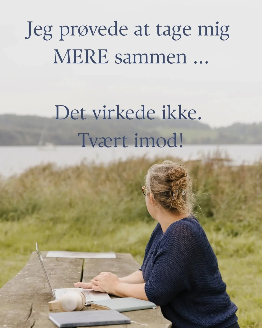 Jeg pr&oslash;vede at tage mig MERE sammen, da jeg levede med smerter, stress og depression.

Det virkede ikke.

Tv&aelig;rtimod!

Tirsdag d.12/5 fort&aelig;ller jeg det, jeg ville &oslash;nske nogen havde fortalt mig, da jeg var invalideret af smert