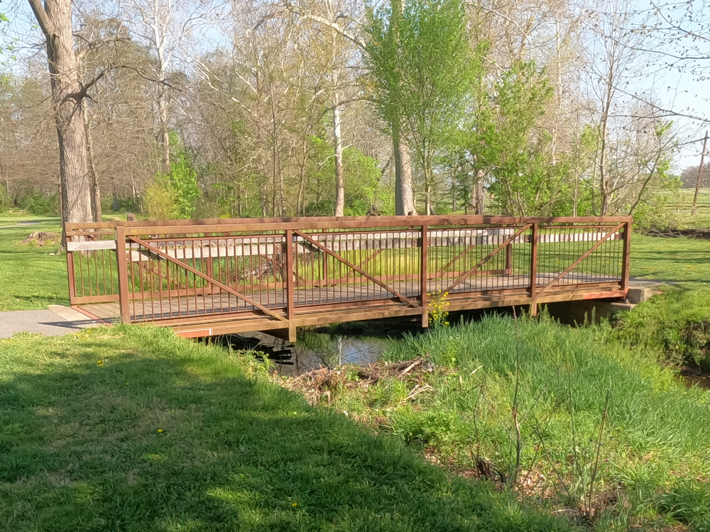 Loys Station Park Bridge 3.png