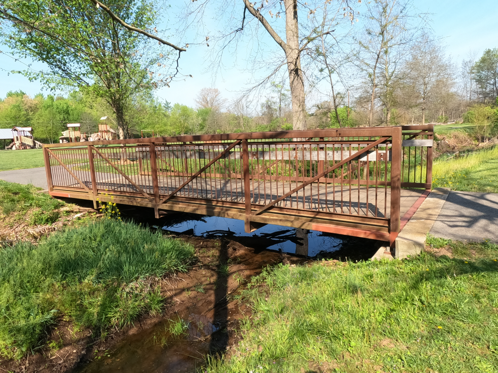 Loys Station Park Bridge 4.png