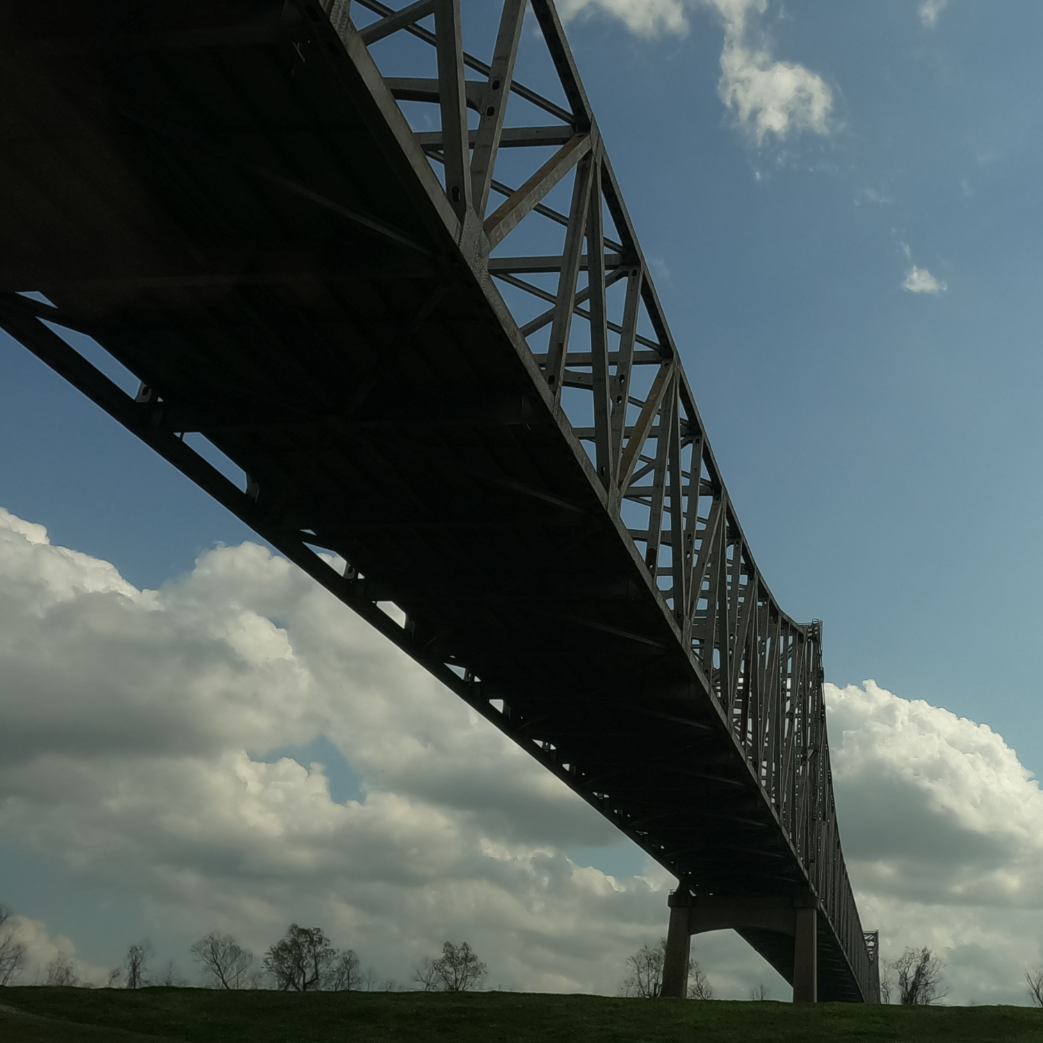 Veterans Memorial Bridge (Gramercy Bridge)