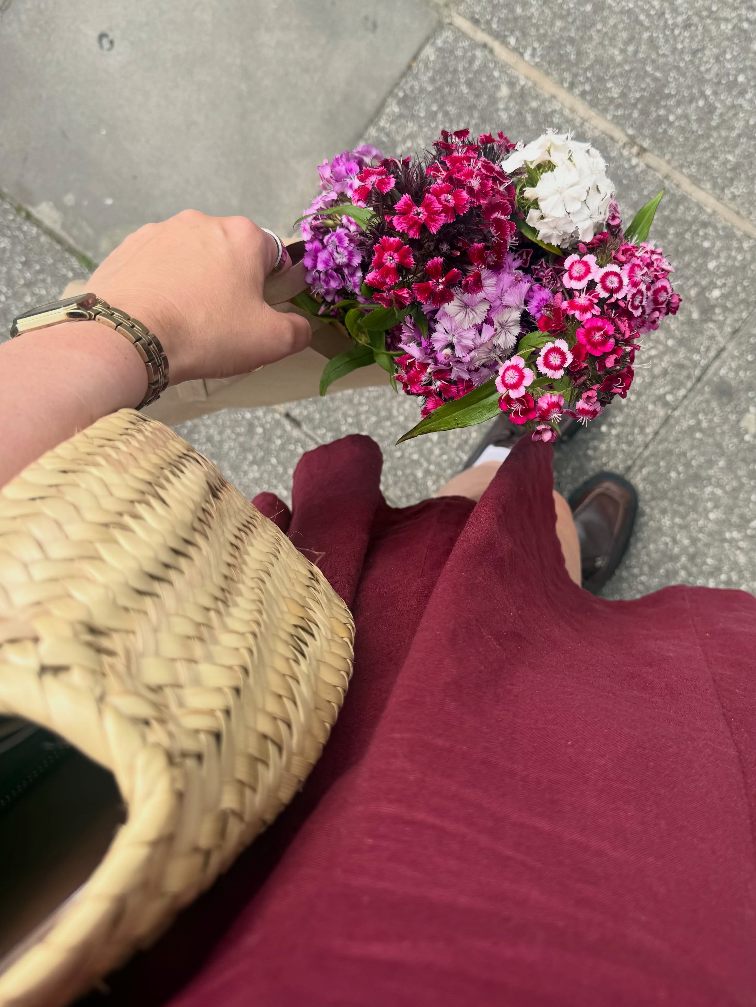 Found the cutest little grocery shop with the most beautiful produce, fresh blooms, and the juiciest strawberries&hellip; couldn&rsquo;t leave without picking some up for @lucy__young__ 🍓