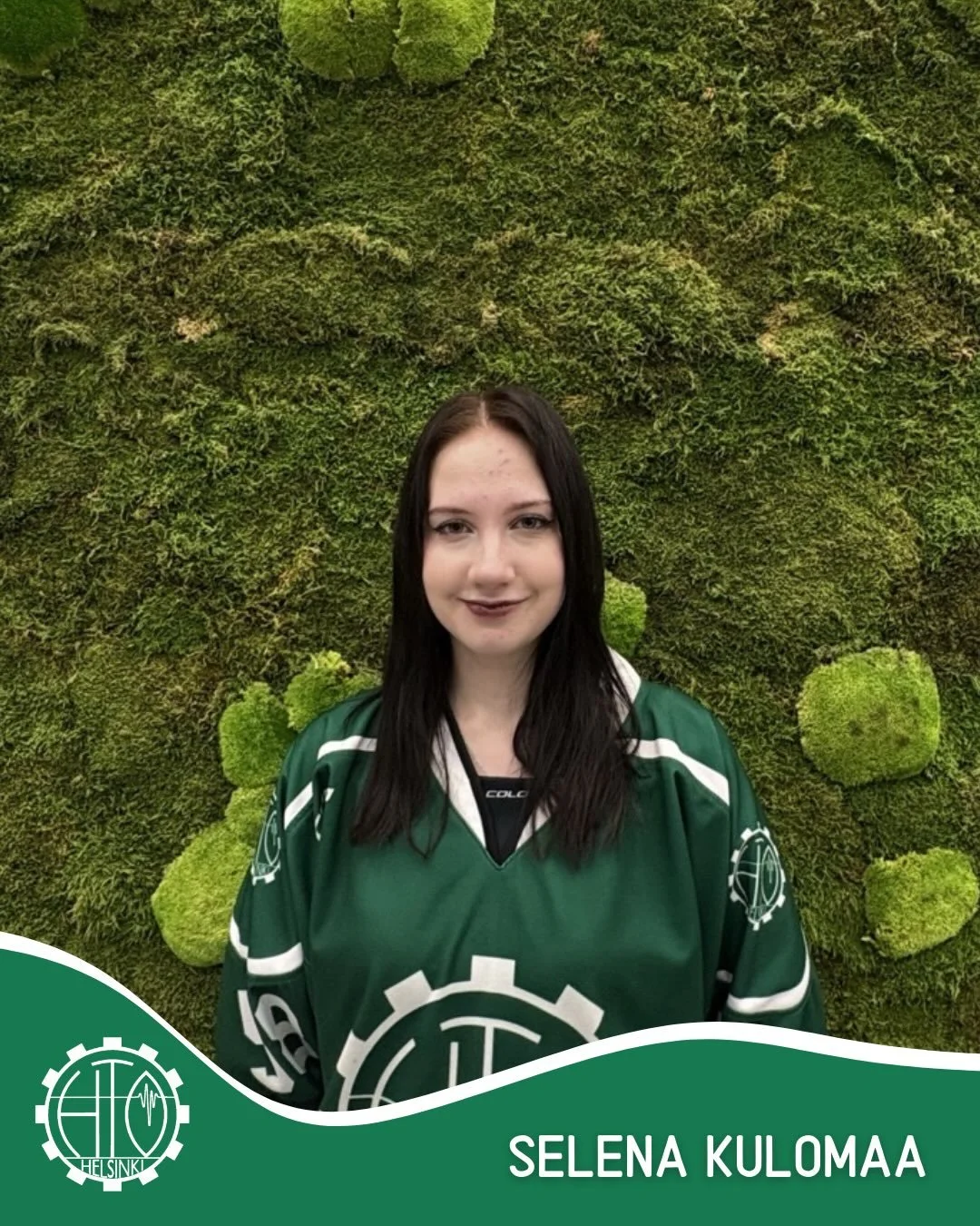 Moi, olen Selena 22v Helsingist&auml;. Opiskelen energia- ja ymp&auml;rist&ouml;tekniikkaa. Vapaa-ajallani joskus piirtelen, v&auml;rit&auml;n ja pelailen. Tykk&auml;&auml;n my&ouml;s paljon k&auml;yd&auml; kahviloissa.

Olen nyt tokaa vuotta HTO:n h