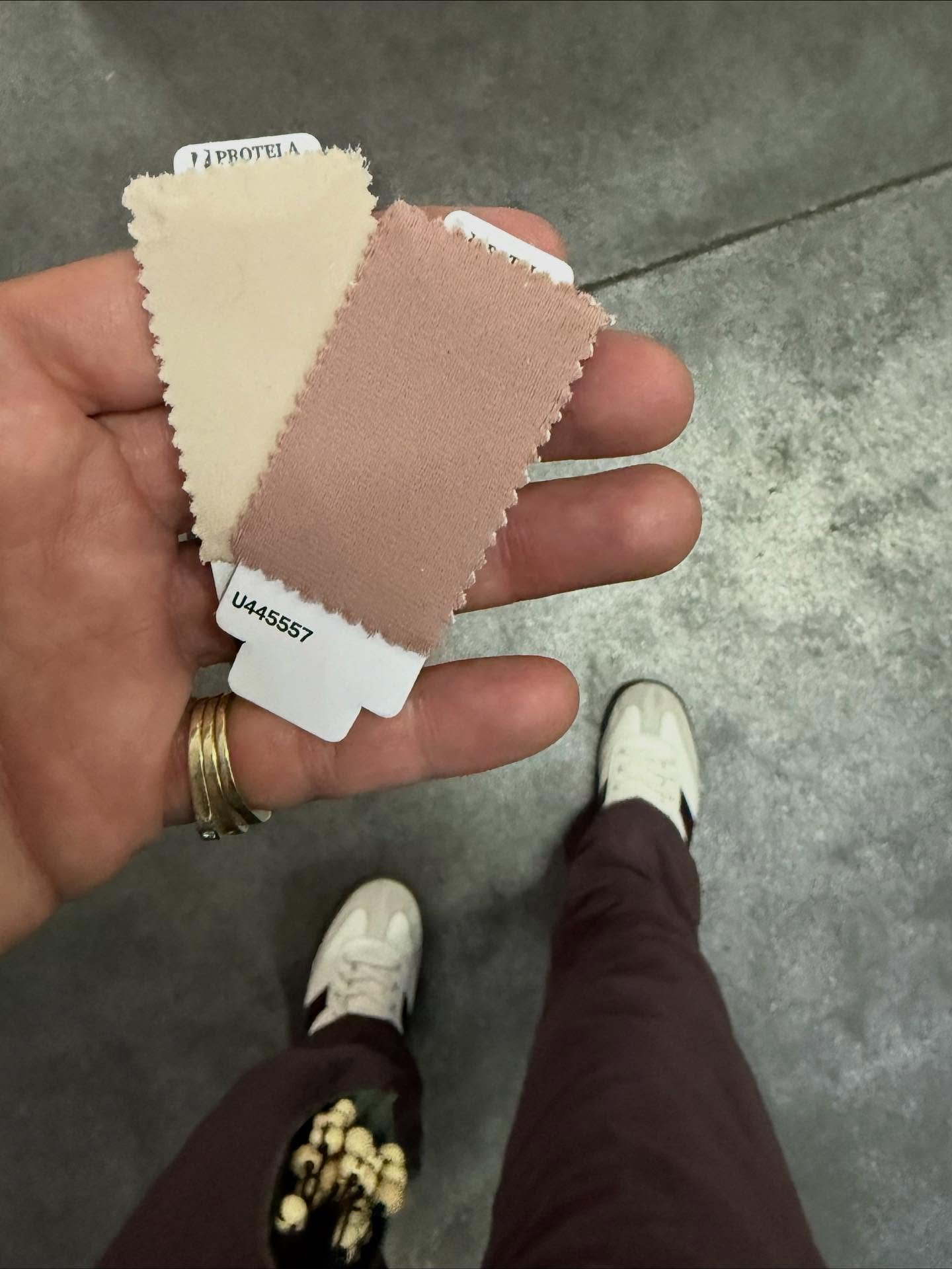 P r o t e l a

La b&uacute;squeda de materias primas es apasionante cuando las puertas de una compa&ntilde;&iacute;a como @protelatextiles se abren generosas para que podamos seleccionar nuestro repertorio. 

Deseamos &ldquo;vestir&rdquo; #casamalpen