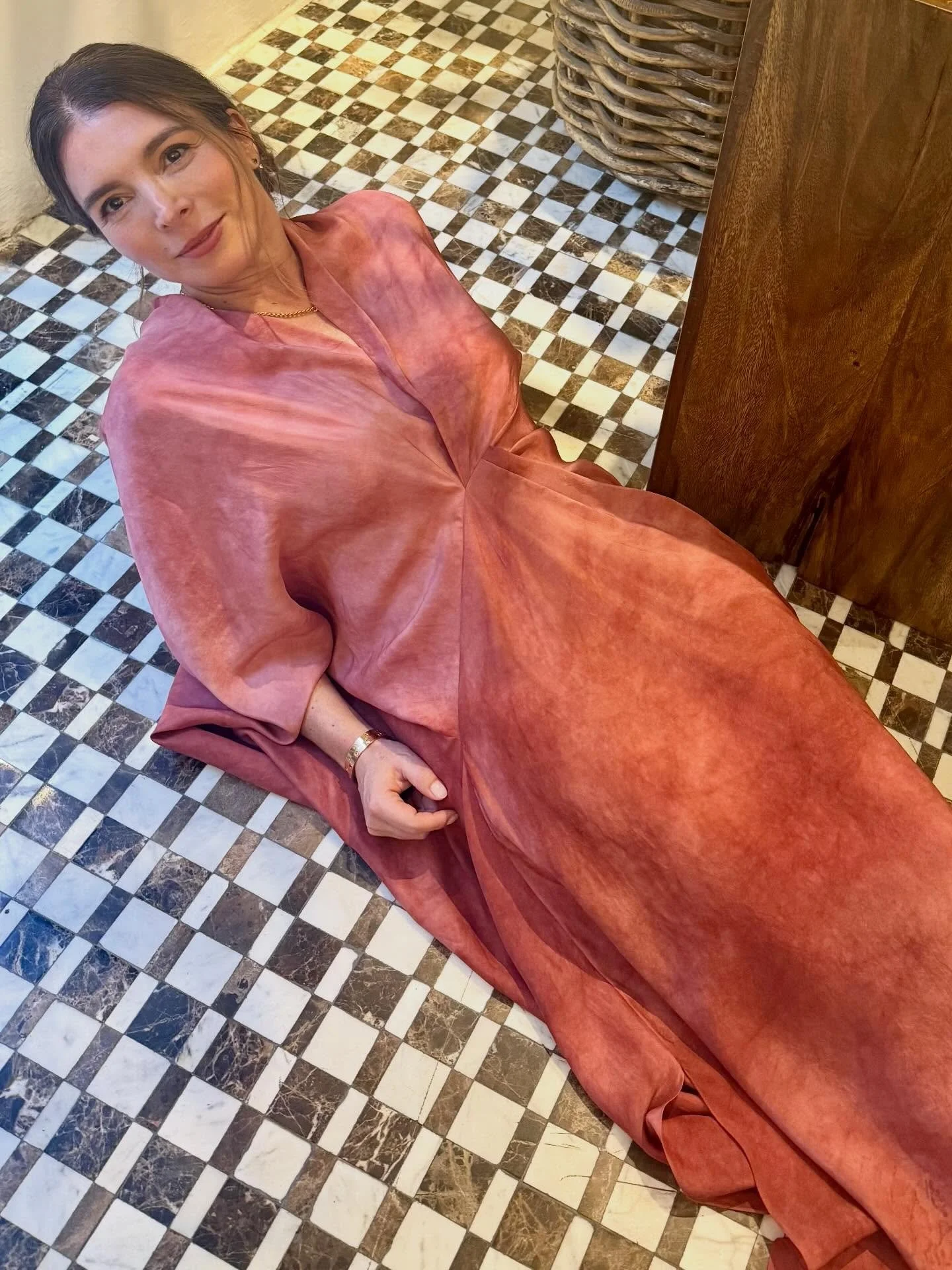 J o h a n a  S a n i n t

De su herencia holandesa, la pericia para solventar cualquier desaf&iacute;o. De su familia bogotana y arquitecta, el humanismo para componer espacios para los otros. De su personalidad obstinada, casi monacal y expresi&oacu