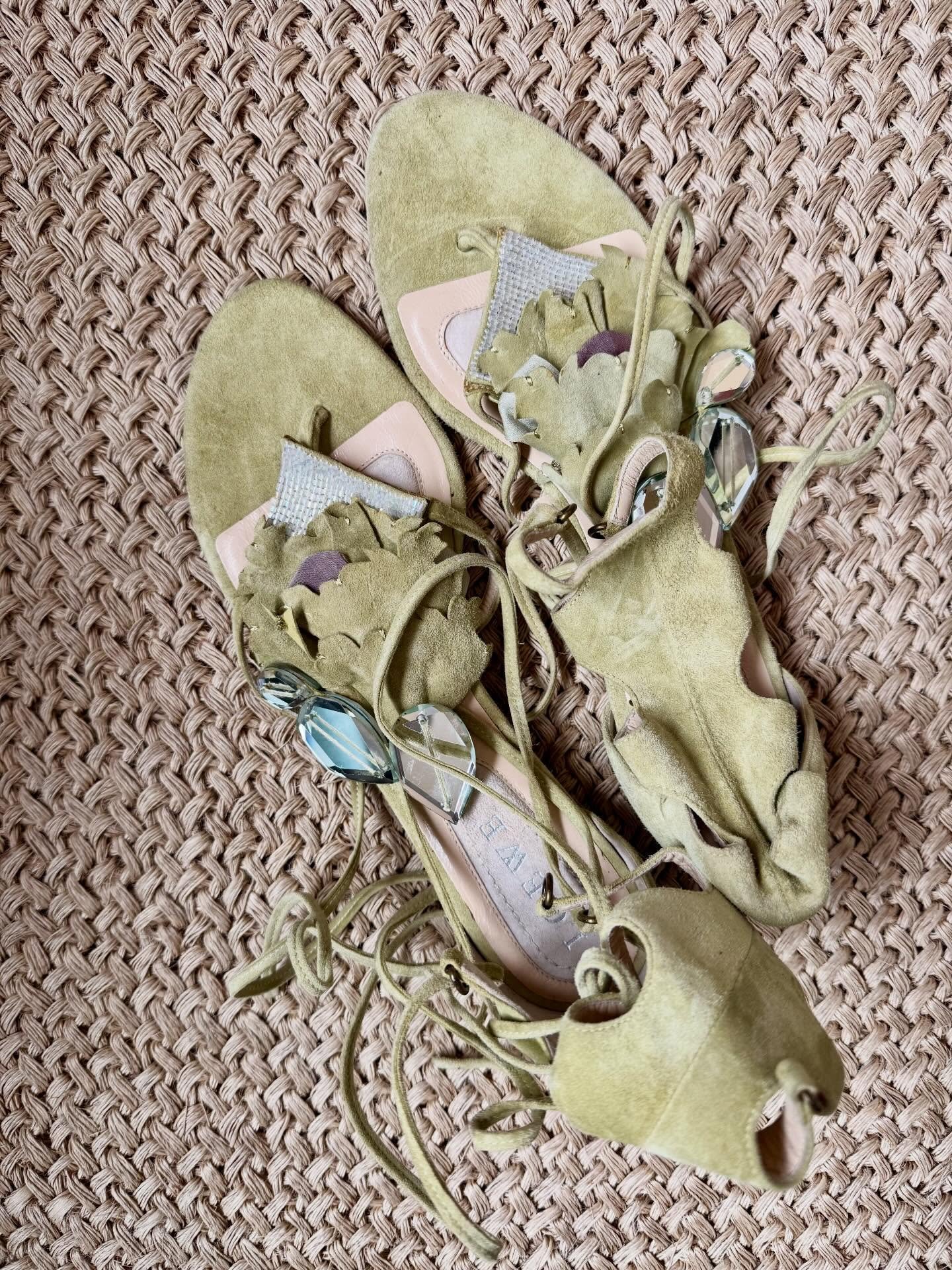 P a s o s

&ldquo;Above all, do not lose your desire to walk.&rdquo;

&mdash; S&oslash;ren Kierkegaard