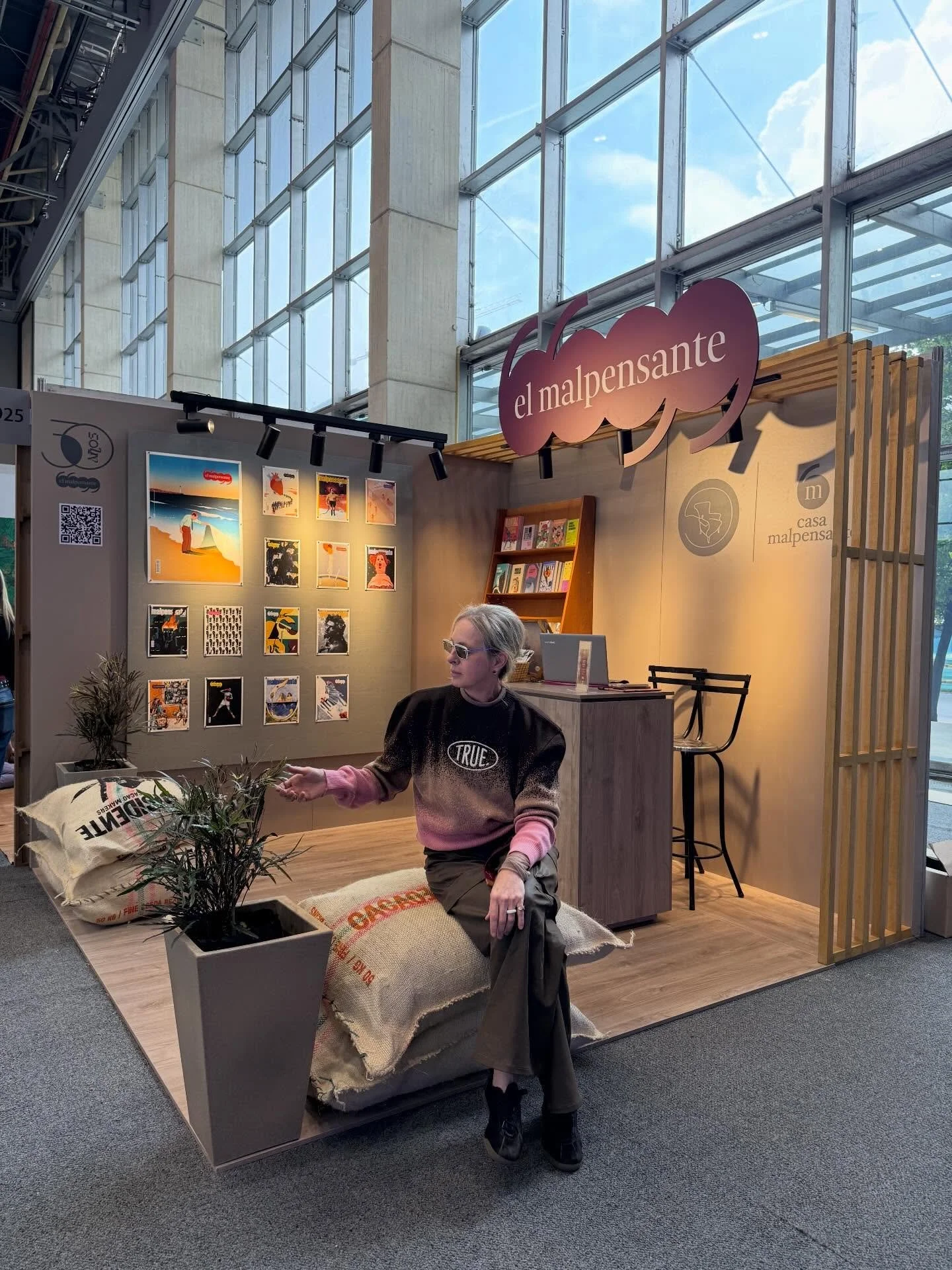 L o s  d e t a l l e s

En SillaVerde asumimos el desaf&iacute;o de querer y cuidar una marca magn&iacute;fica como @revistaelmalpensante y, por tanto, las puestas en escena de @casamalpensante_ as&iacute; como la creaci&oacute;n de contenidos destin