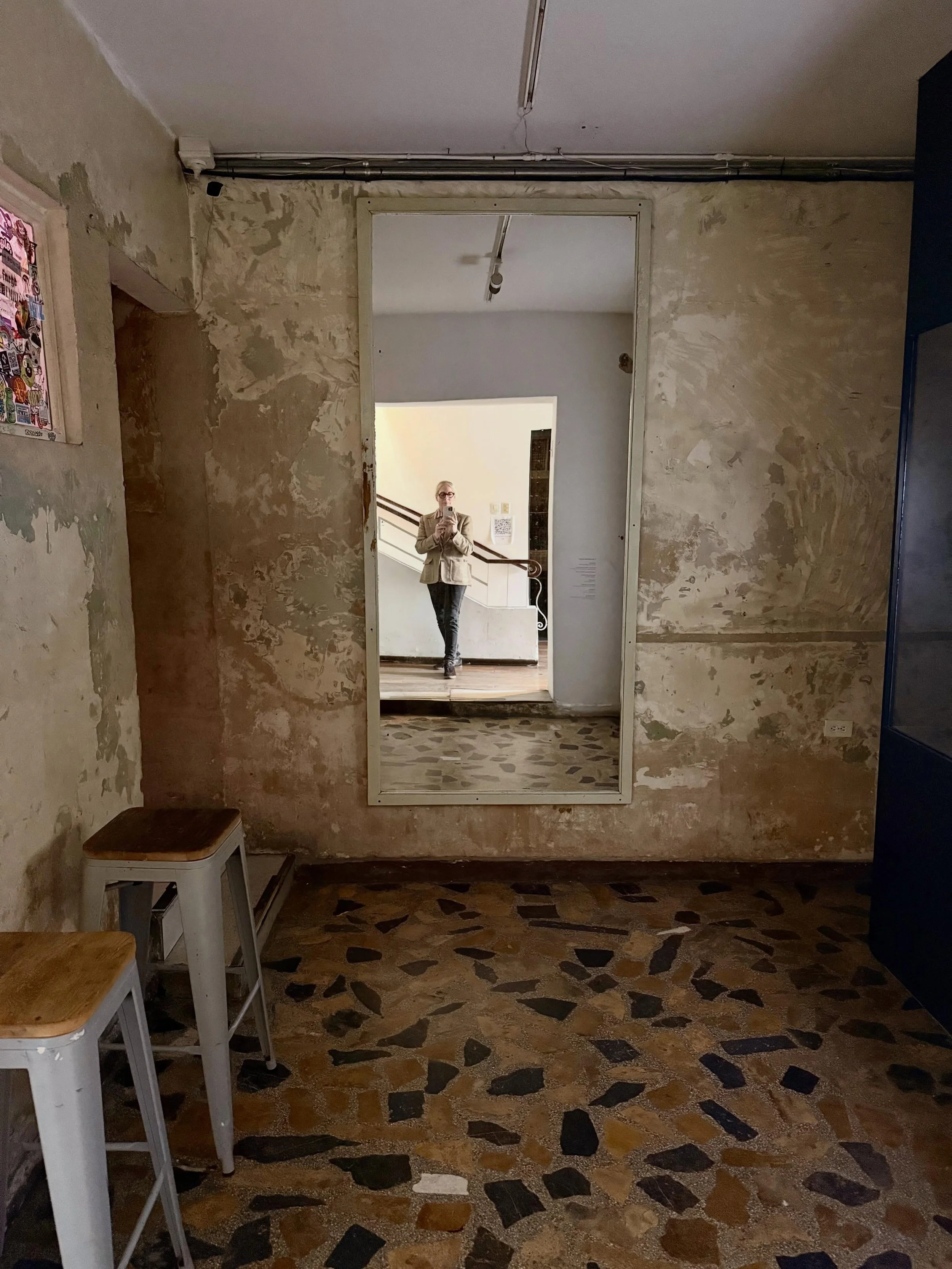 V e c i n d a d

Habitar un barrio como San Felipe en Bogot&aacute; por cuenta de nuestra actividad profesional en @casamalpensante_ depara jornadas siempre imprevisibles y sustanciosas. Visitar a los vecinos y colegas es est&iacute;mulo, necesidad y