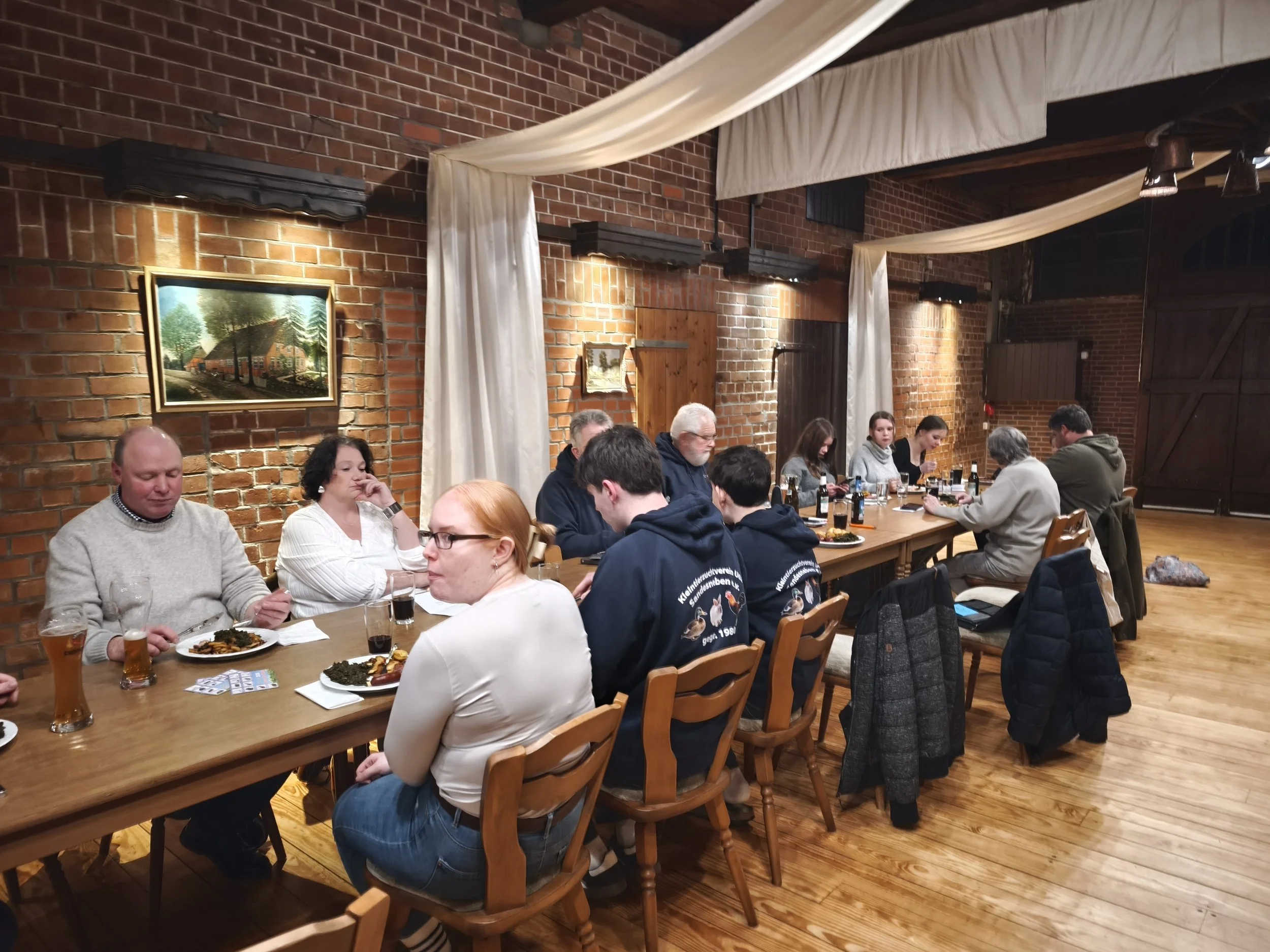 Alle stärken sich für die nächsten Tagespunkte