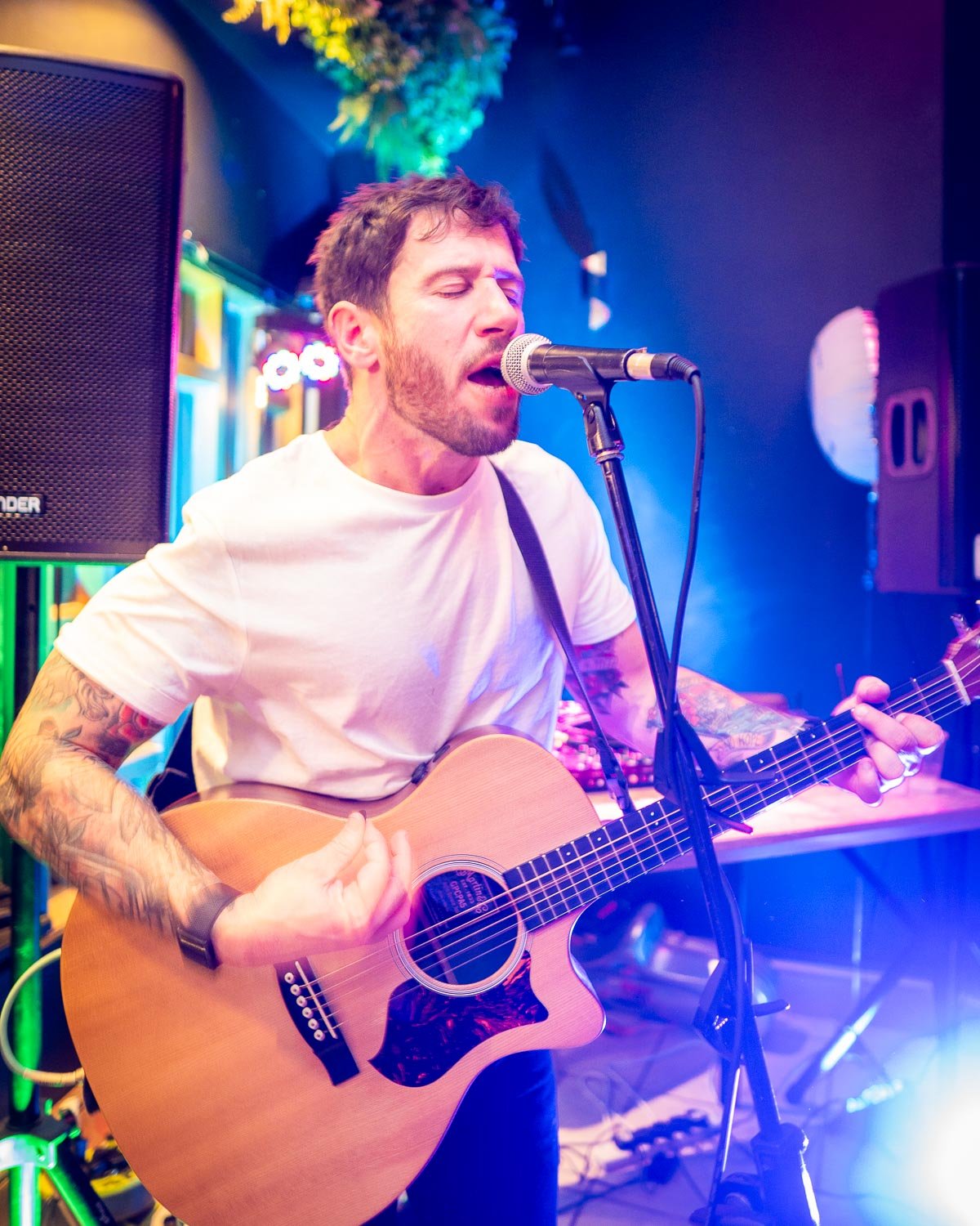 Guitar-Singer-1.jpg