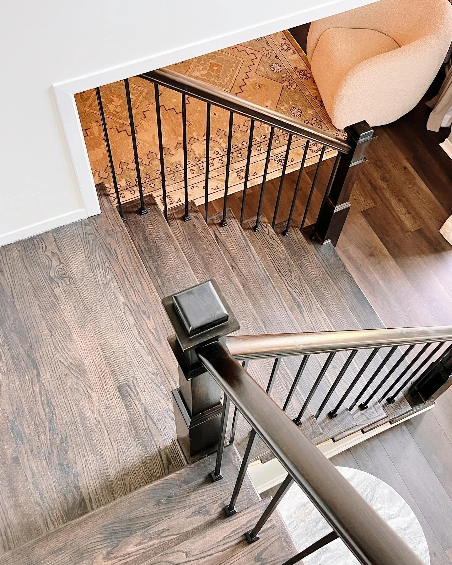 Progress in Canton! New flooring, no more carpet on the stairs, new rug and window treatments.. we&rsquo;re getting close!! There&rsquo;s a fun, colorful surprise that&rsquo;s going to wake this room up, too.. ⚡️