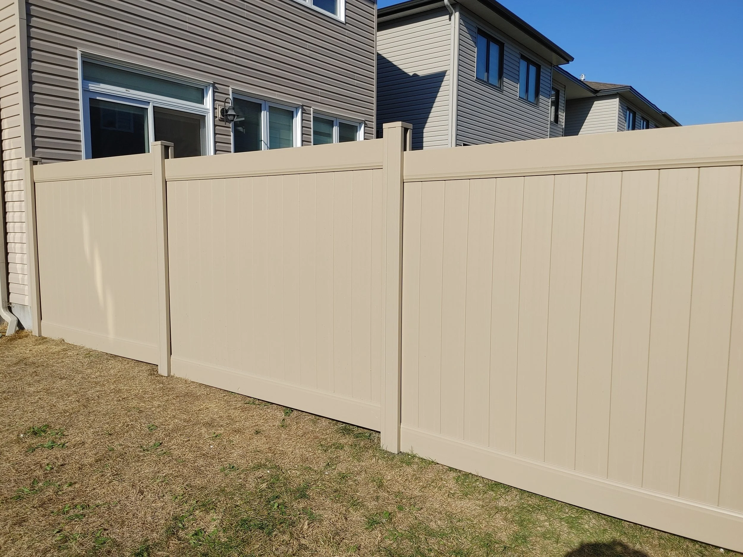 Adobe PVC Fence in Barrhaven, 2025. StandArt Fence