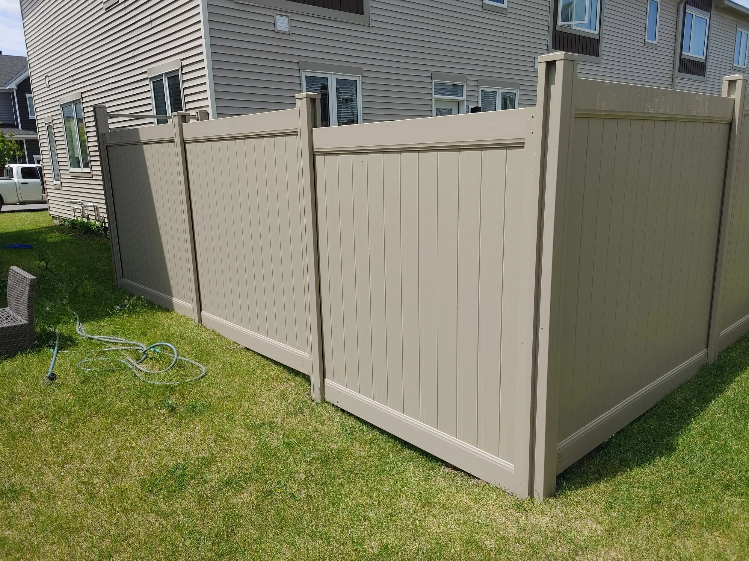 Adobe PVC Fence in Barrhaven, 2025. StandArt Fence 