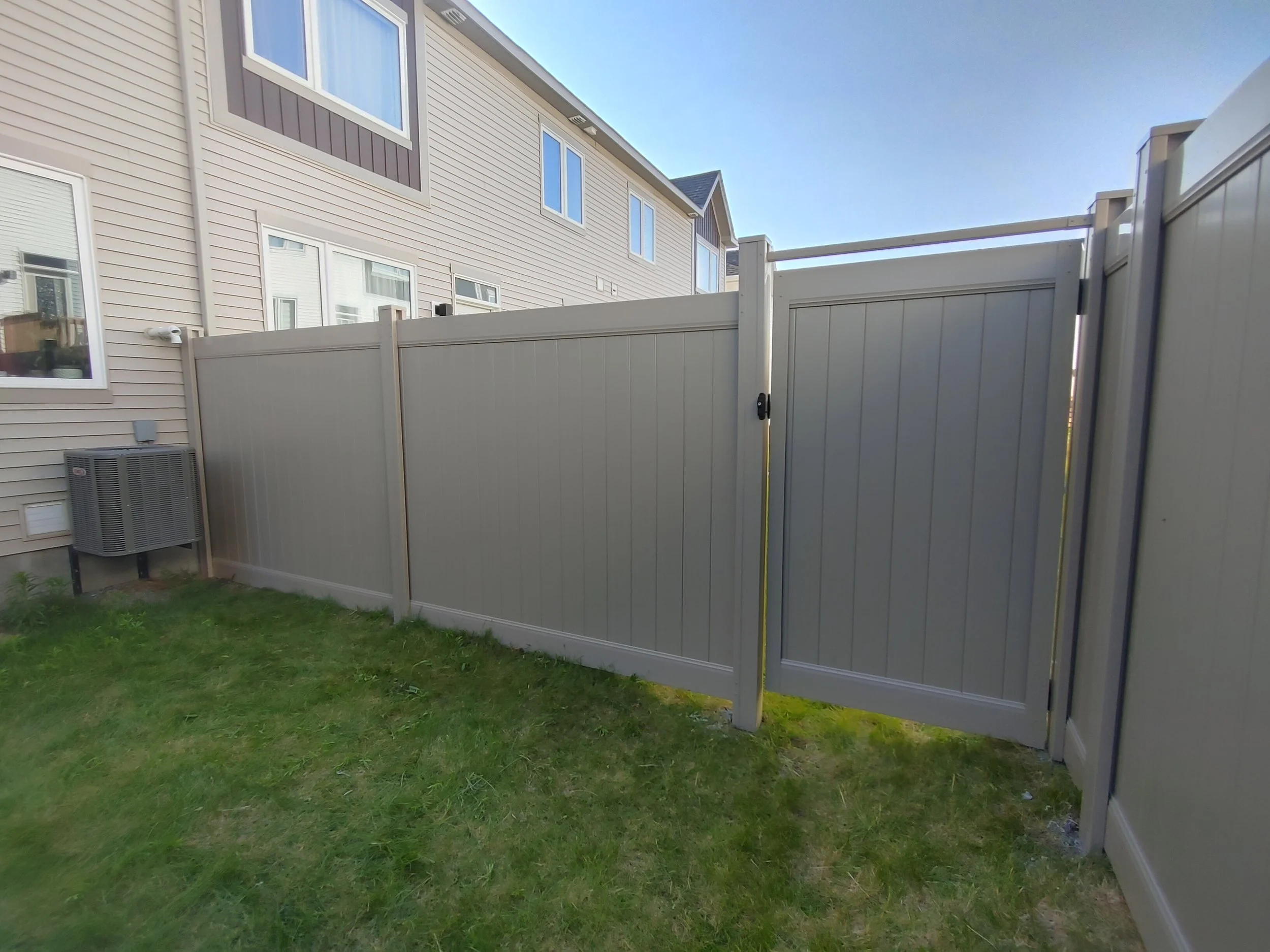 Adobe PVC Fence in Barrhaven, 2025. StandArt Fence 