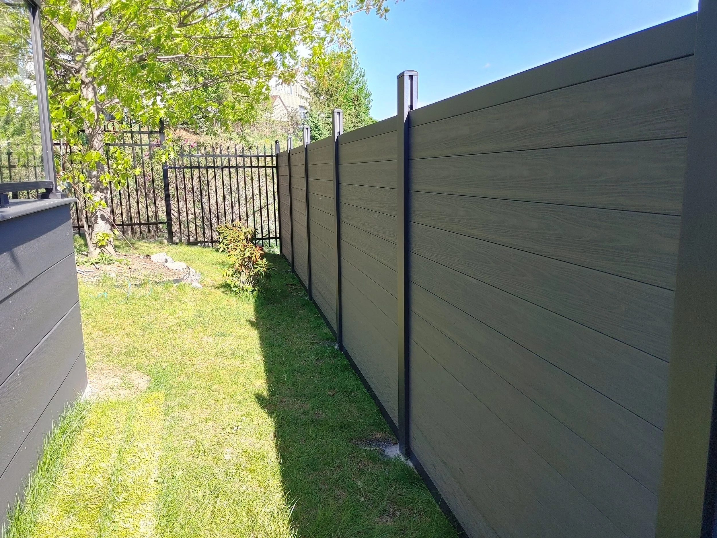 Dark Grey WPC and Iron Fence in Barrhaven, 2025. StandArt Fence 