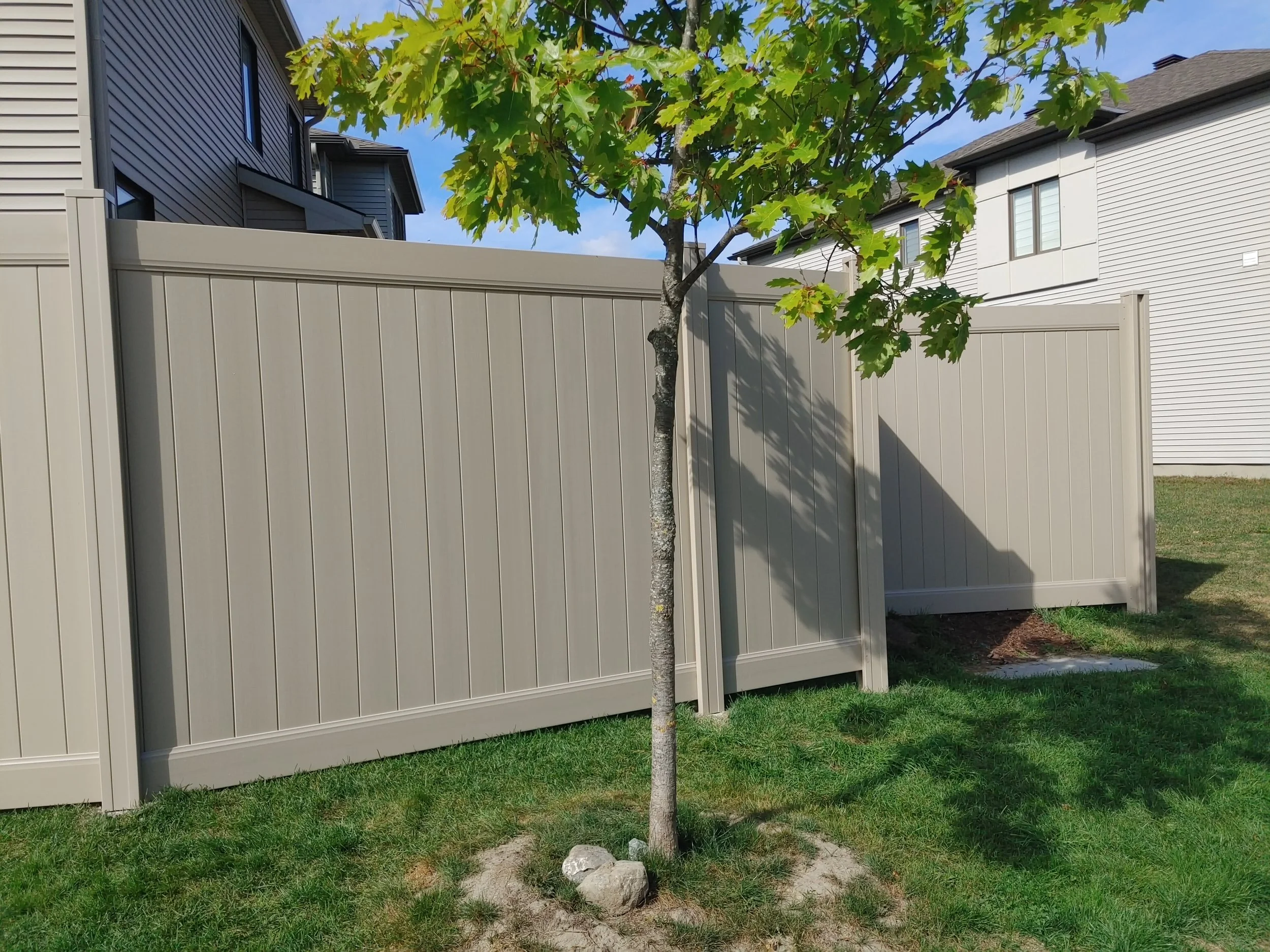 Adobe PVC Fence in Stittsville, 2025. StandArt Fence