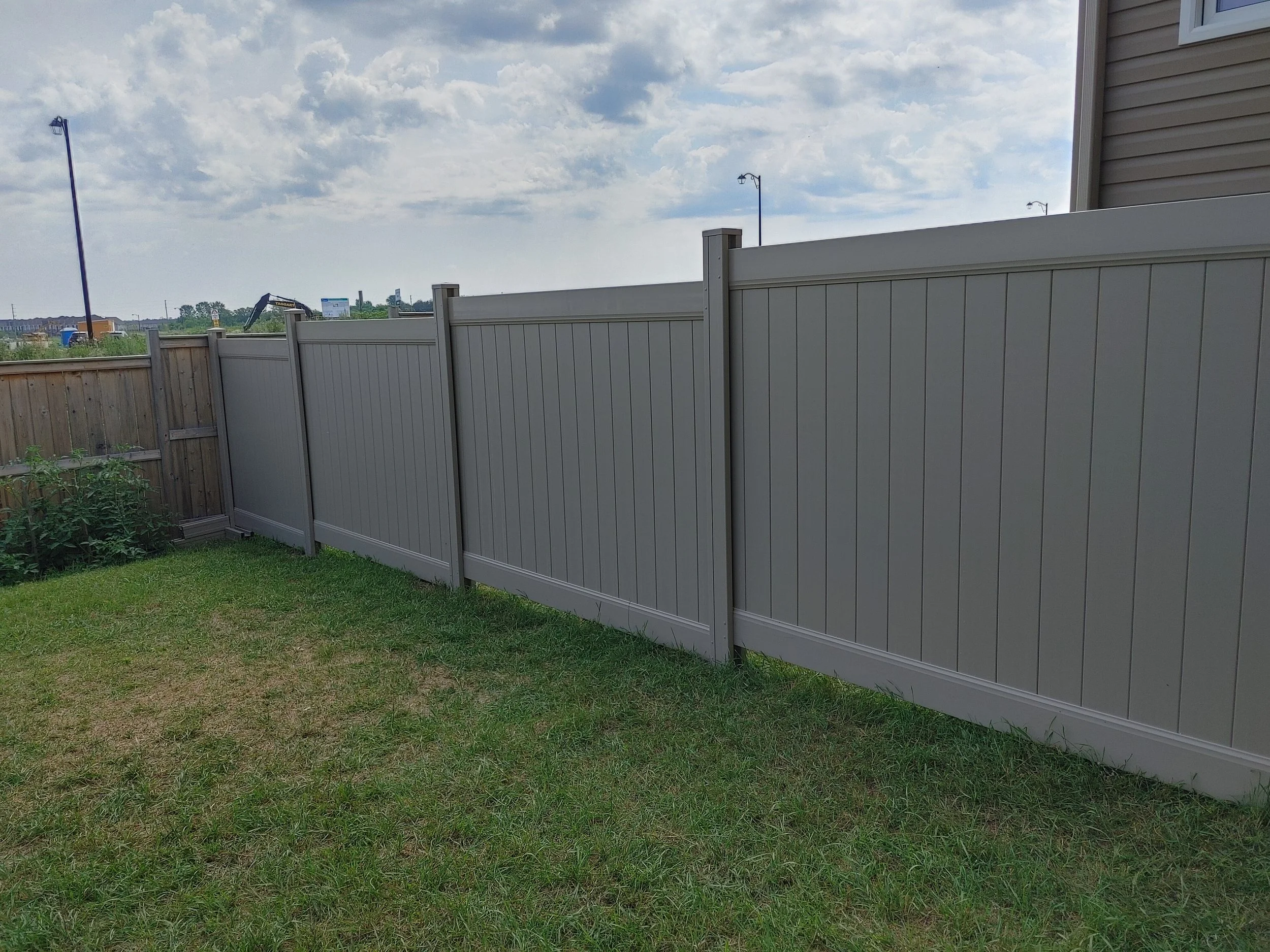 Adobe PVC Fence in Barrhaven, 2025. StandArt Fence 