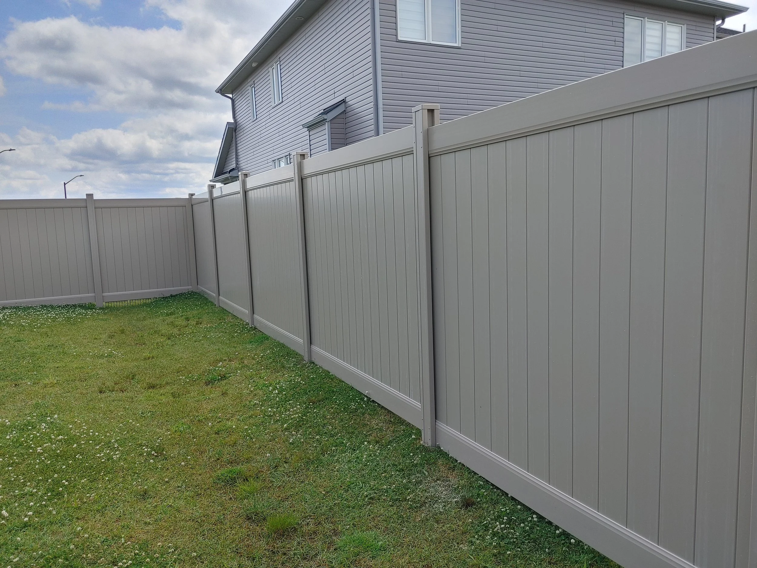 Adobe PVC Fence in Carleton Place, 2025. StandArt Fence 