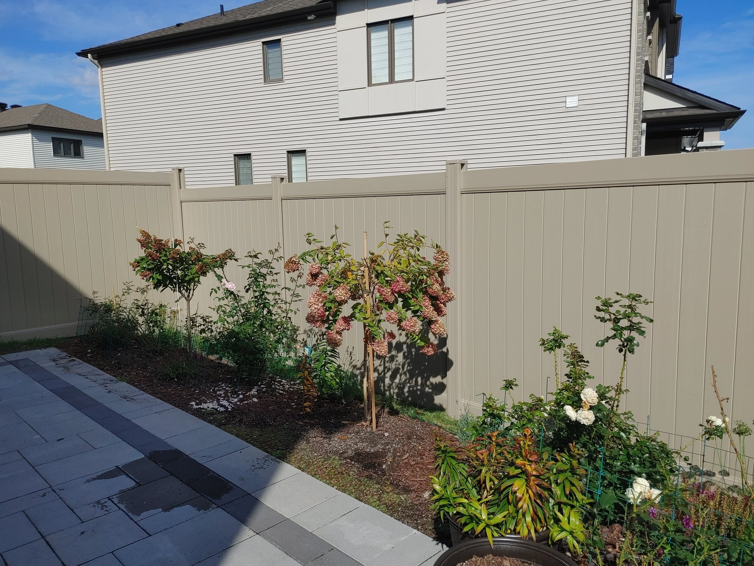 Adobe PVC Fence in Stittsville, 2025. StandArt Fence