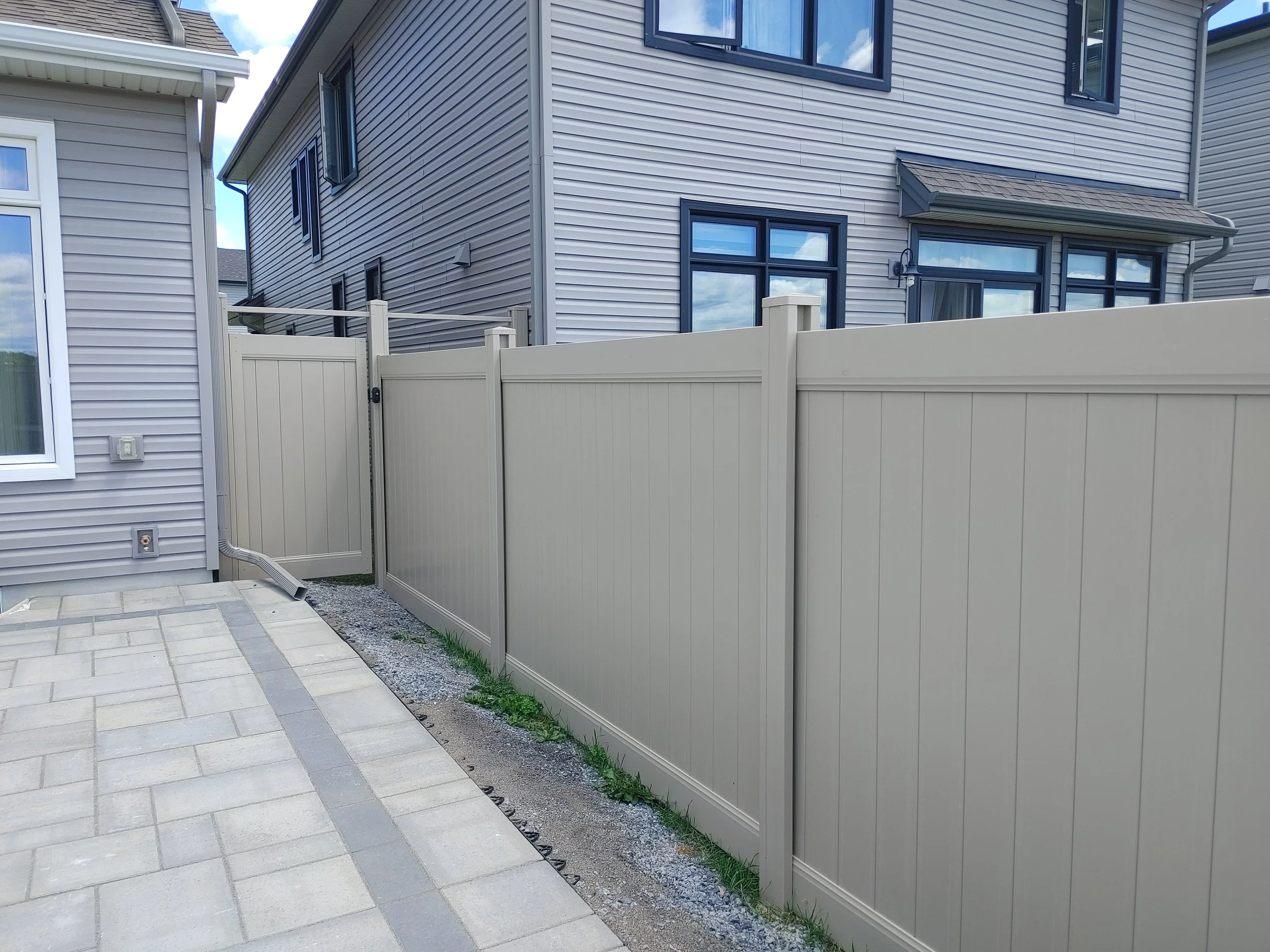 Adobe PVC Fence in Barrhaven, 2025. StandArt Fence 
