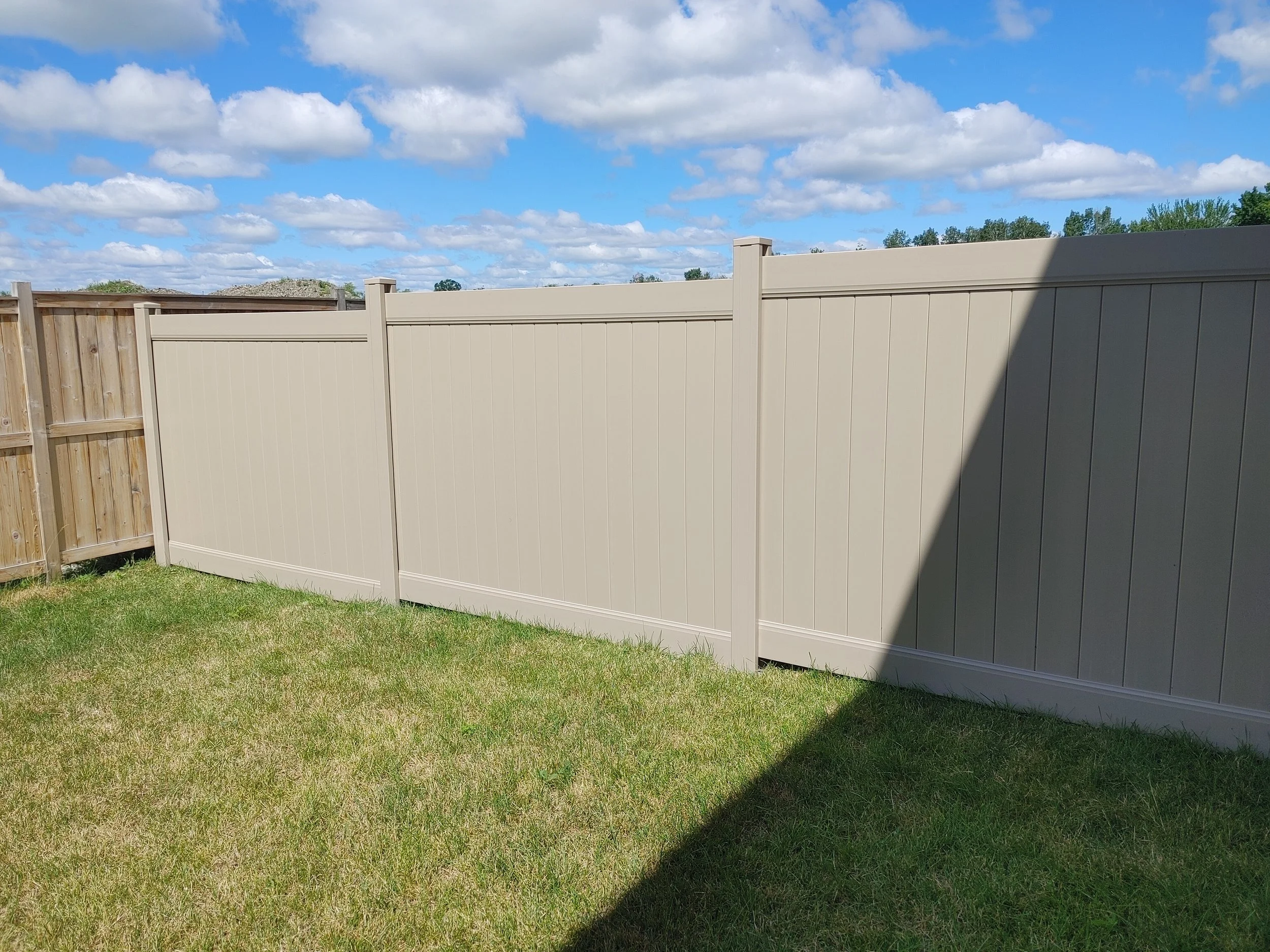 Adobe PVC Fence in Barrhaven, 2025. StandArt Fence 