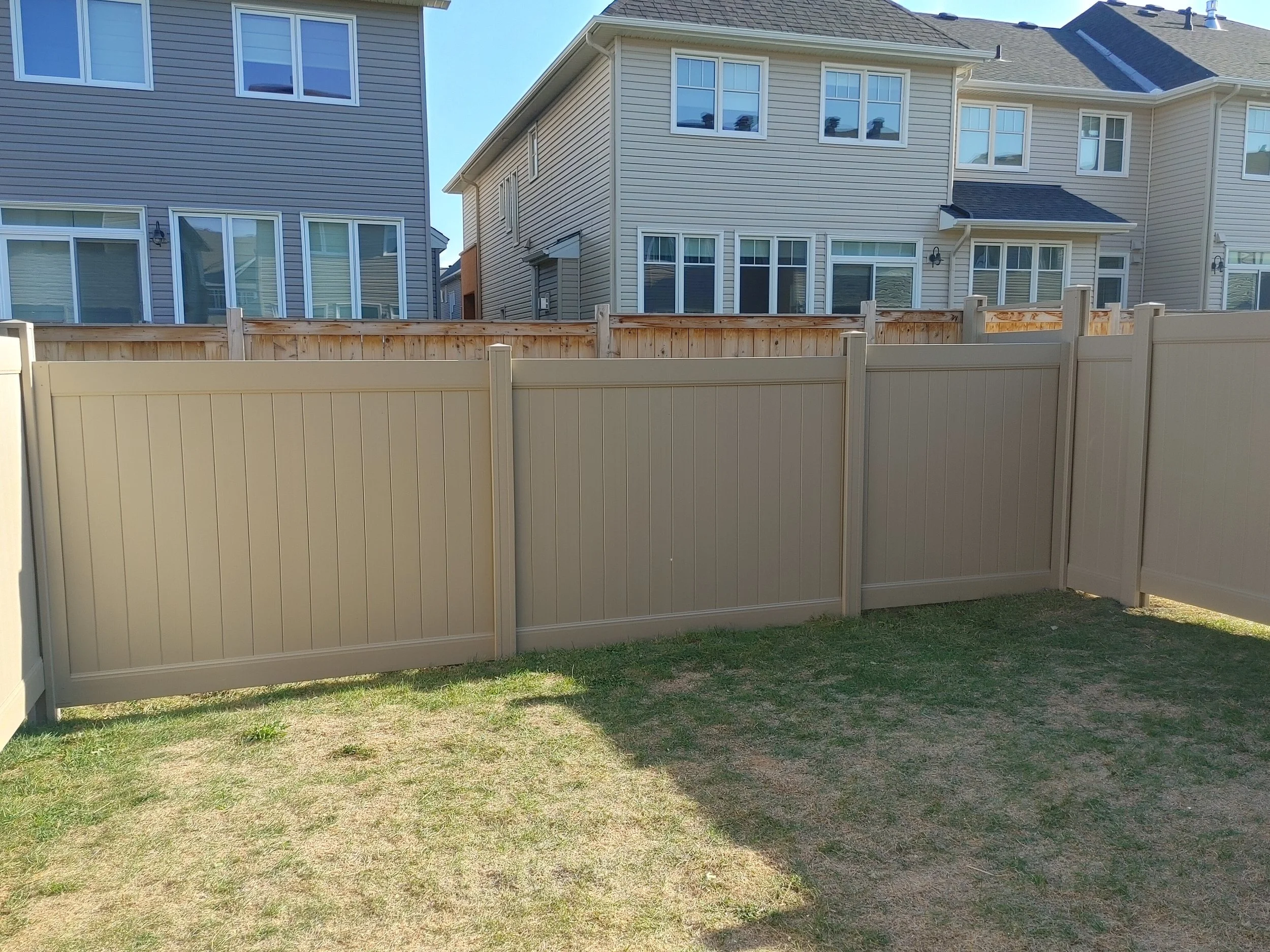 Adobe PVC Fence in Barrhaven, 2025. StandArt Fence