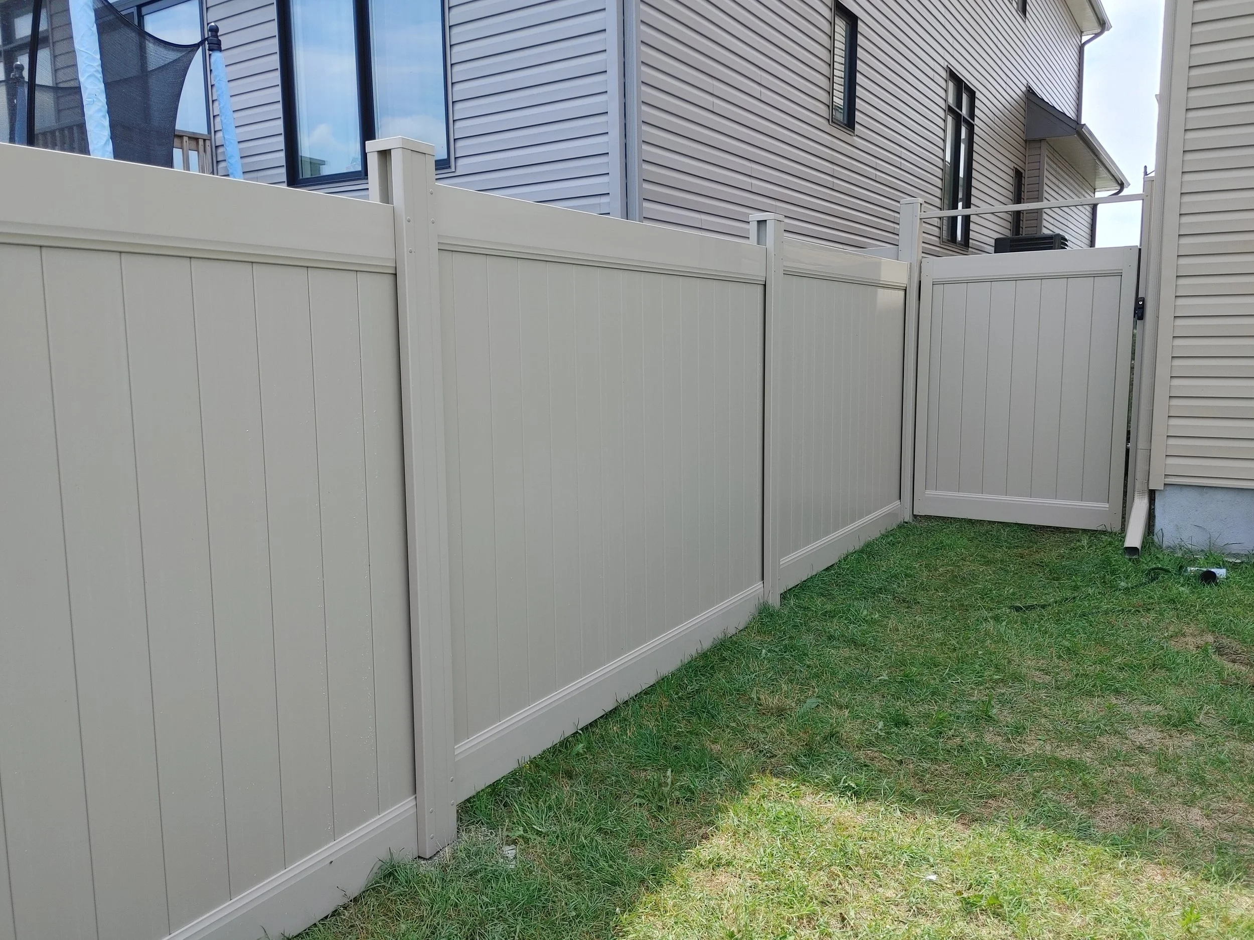 Adobe PVC Fence in Barrhaven, 2025. StandArt Fence 