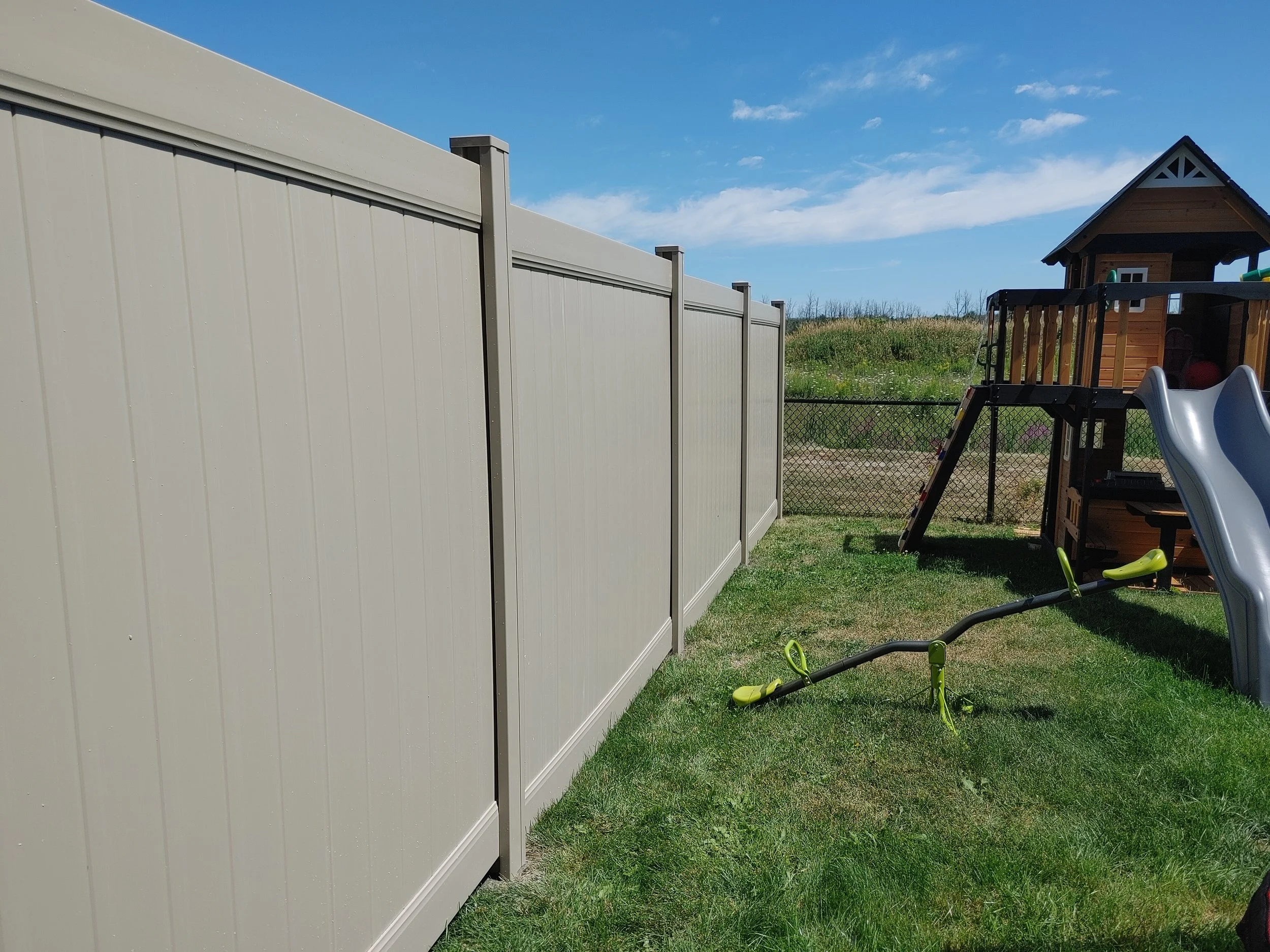 Adobe PVC Fence in Carleton Place, 2025. StandArt Fence 