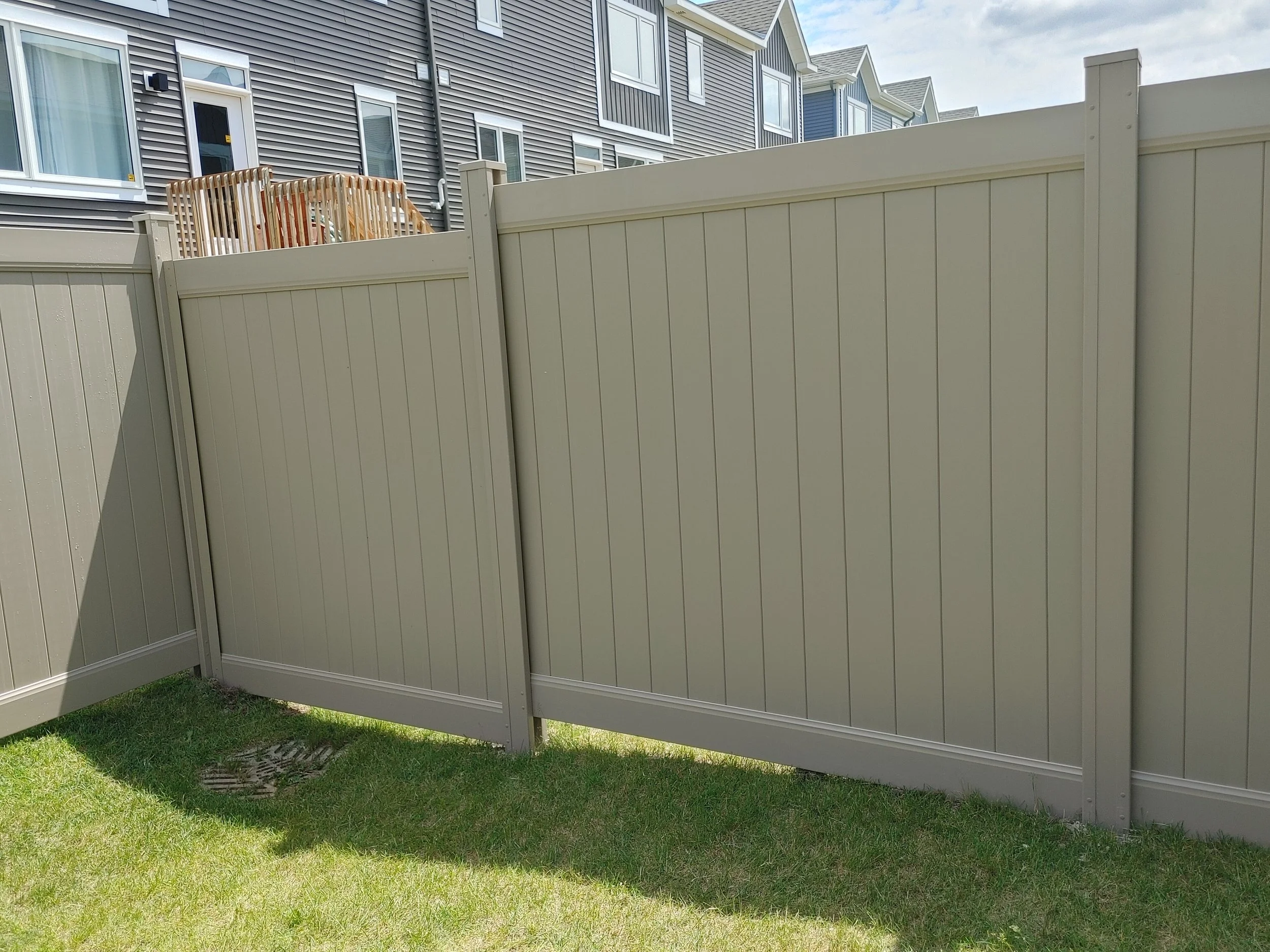 Adobe PVC Fence in Barrhaven, 2025. StandArt Fence 