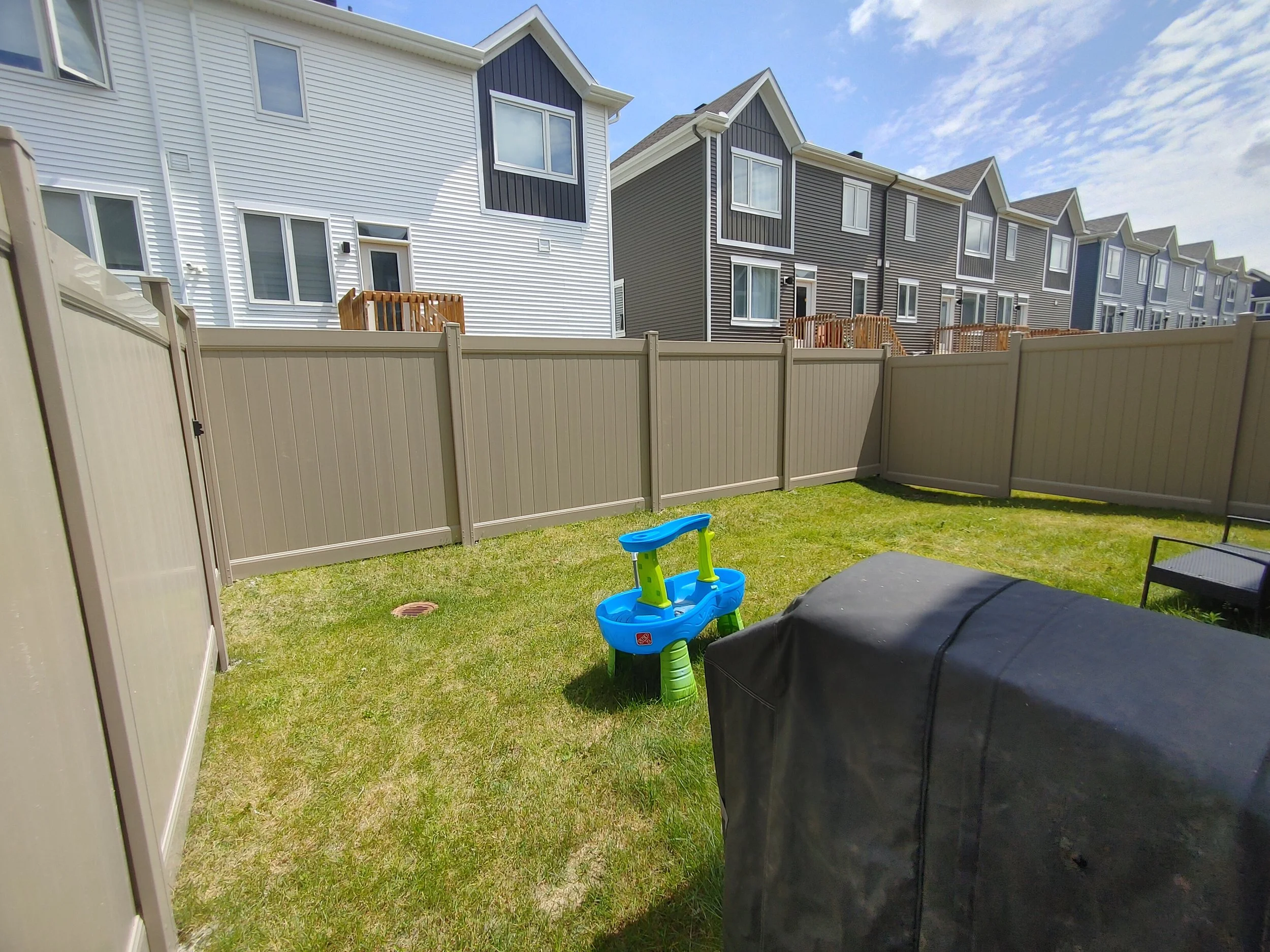 Adobe PVC Fence in Barrhaven, 2025. StandArt Fence 