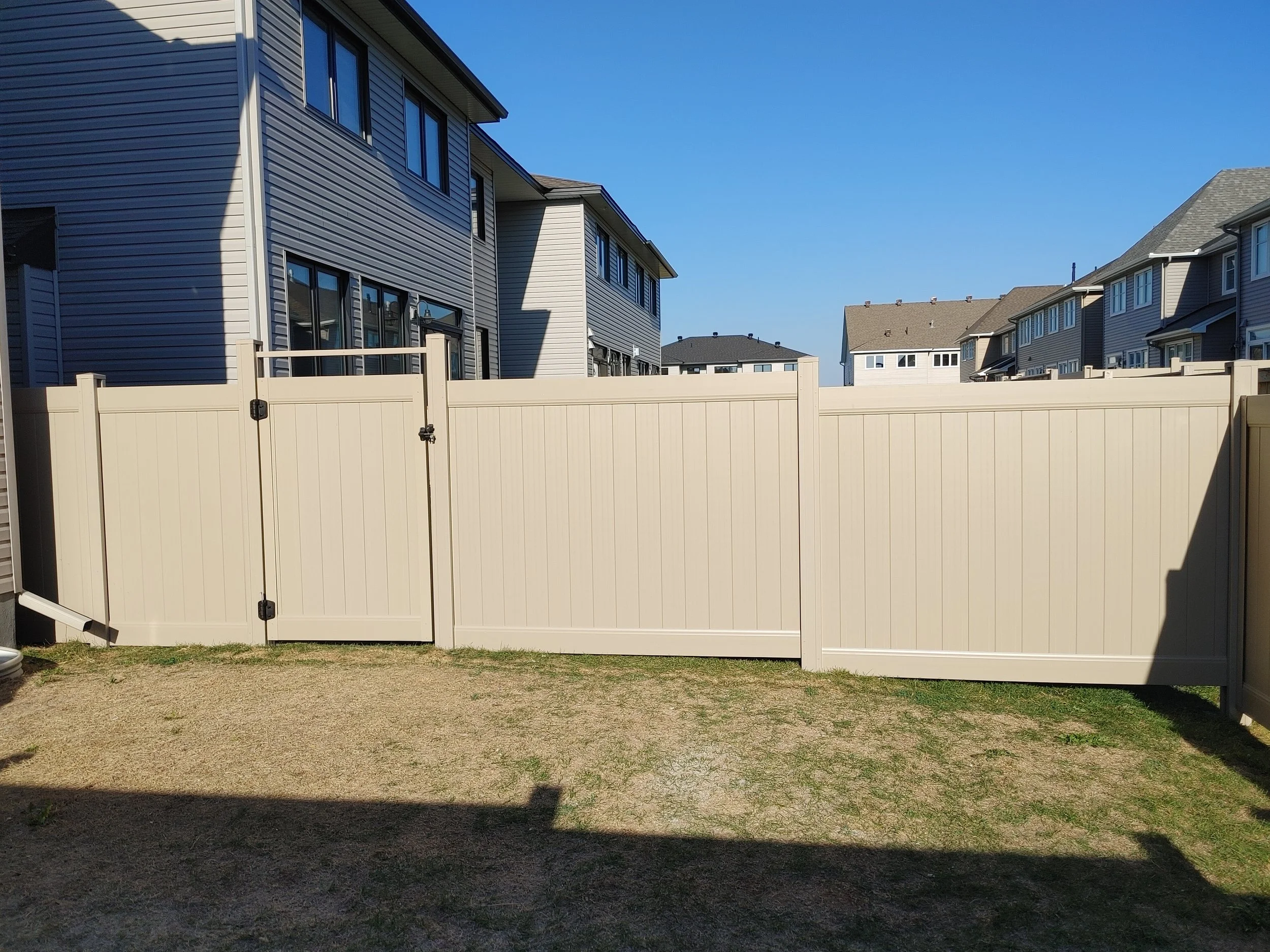 Adobe PVC Fence in Barrhaven, 2025. StandArt Fence