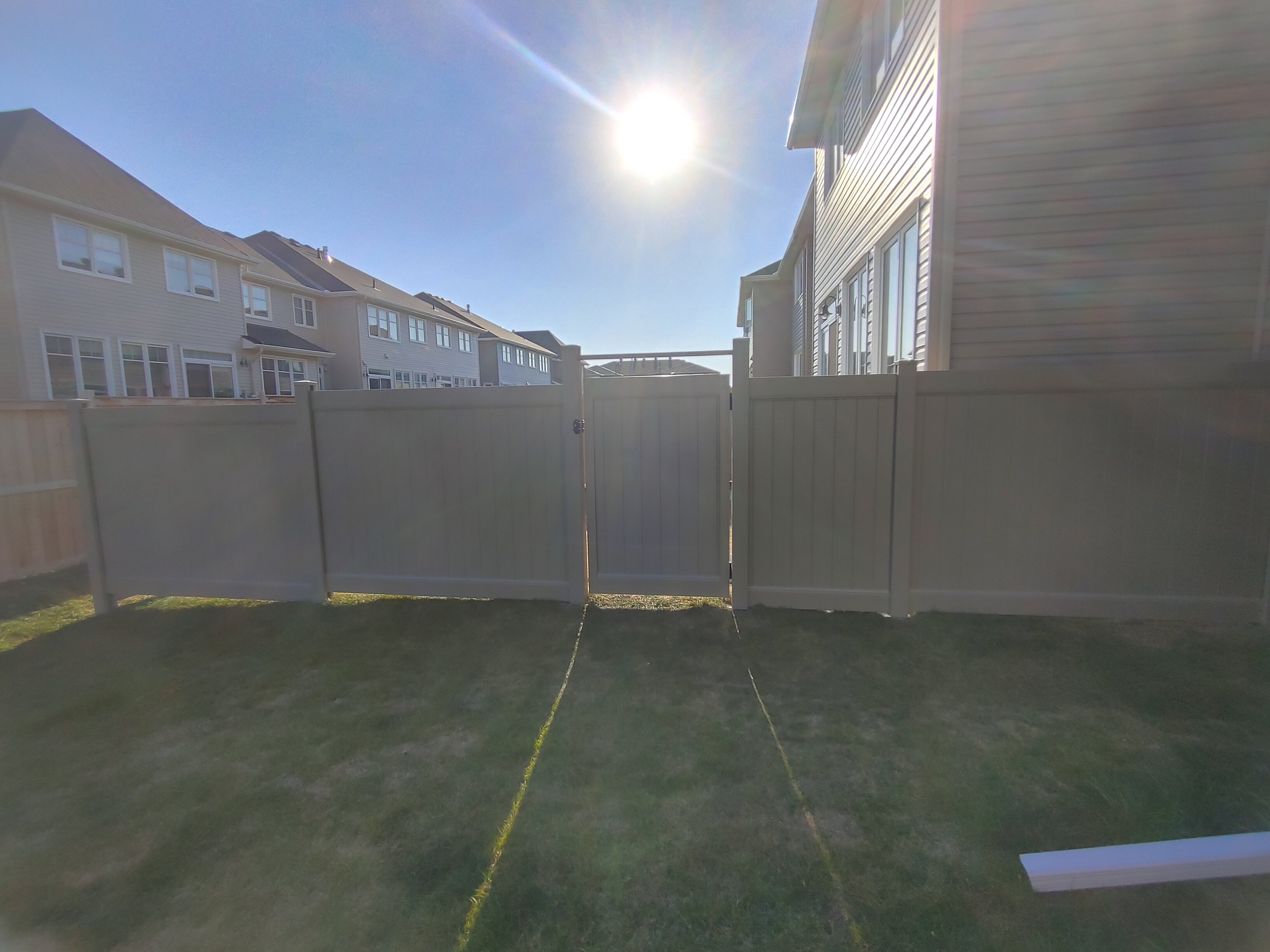 Adobe PVC Fence in Barrhaven, 2025. StandArt Fence