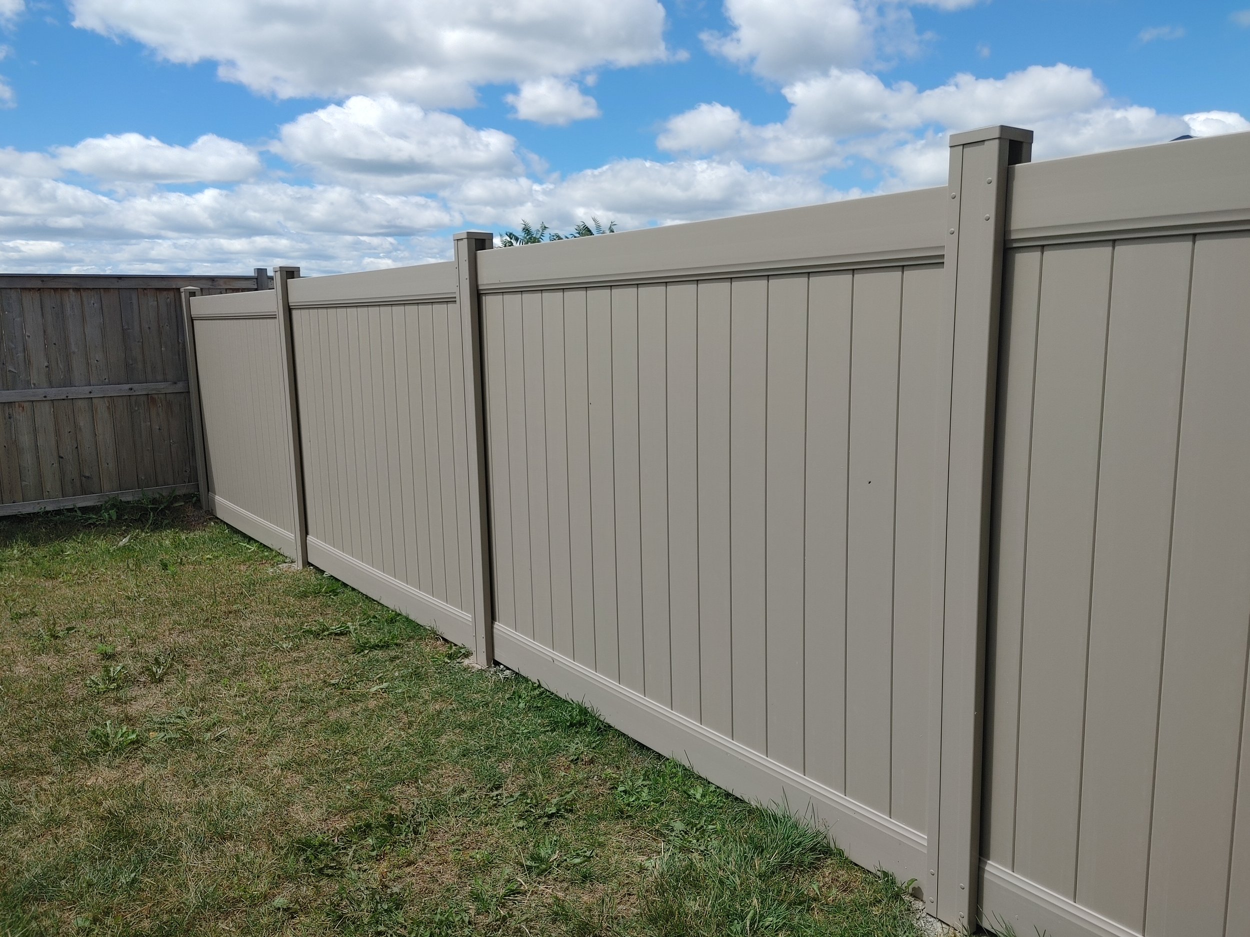 Adobe PVC Fence in Barrhaven, 2025. StandArt Fence 