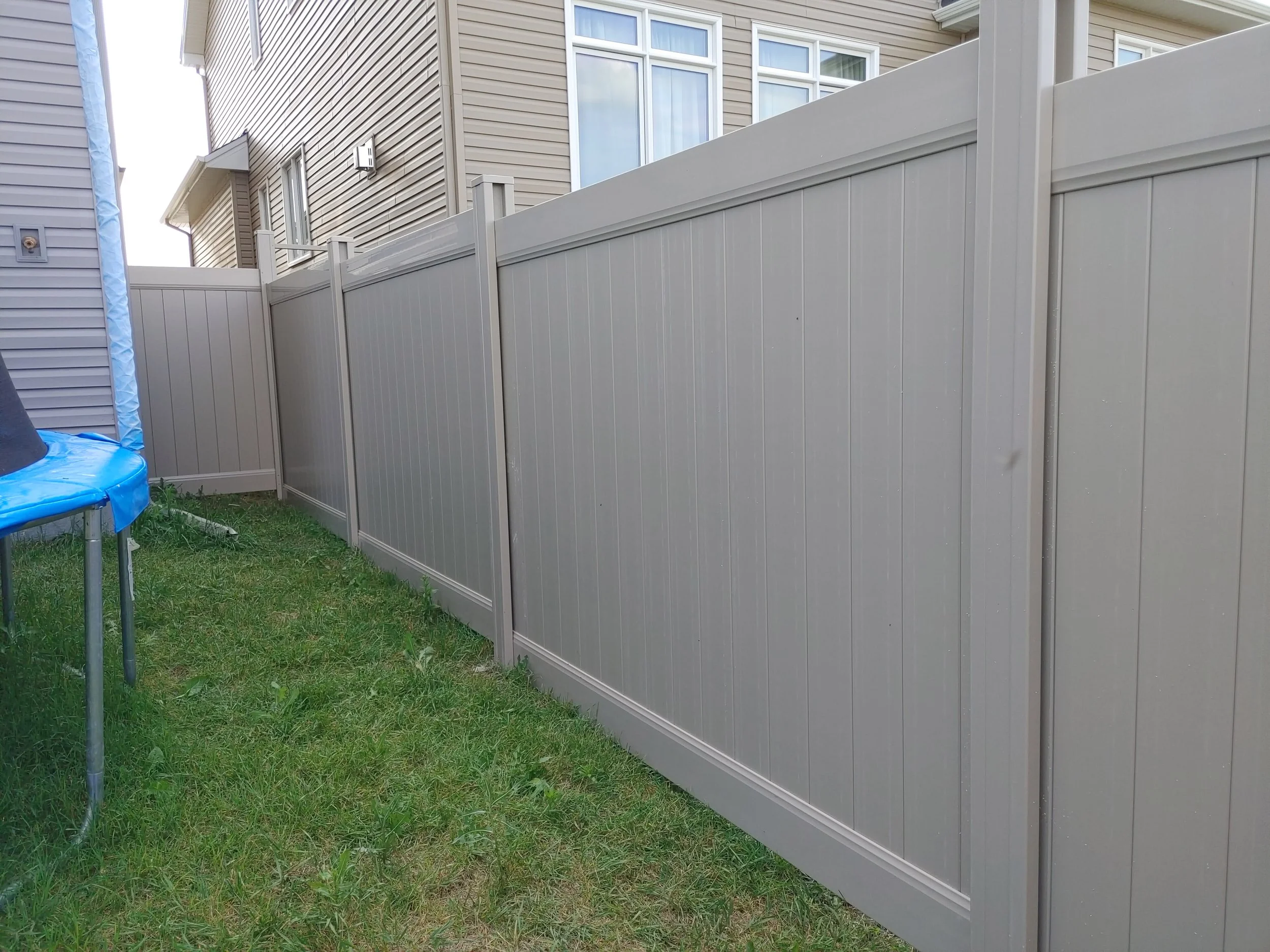 Adobe PVC Fence in Barrhaven, 2025. StandArt Fence 